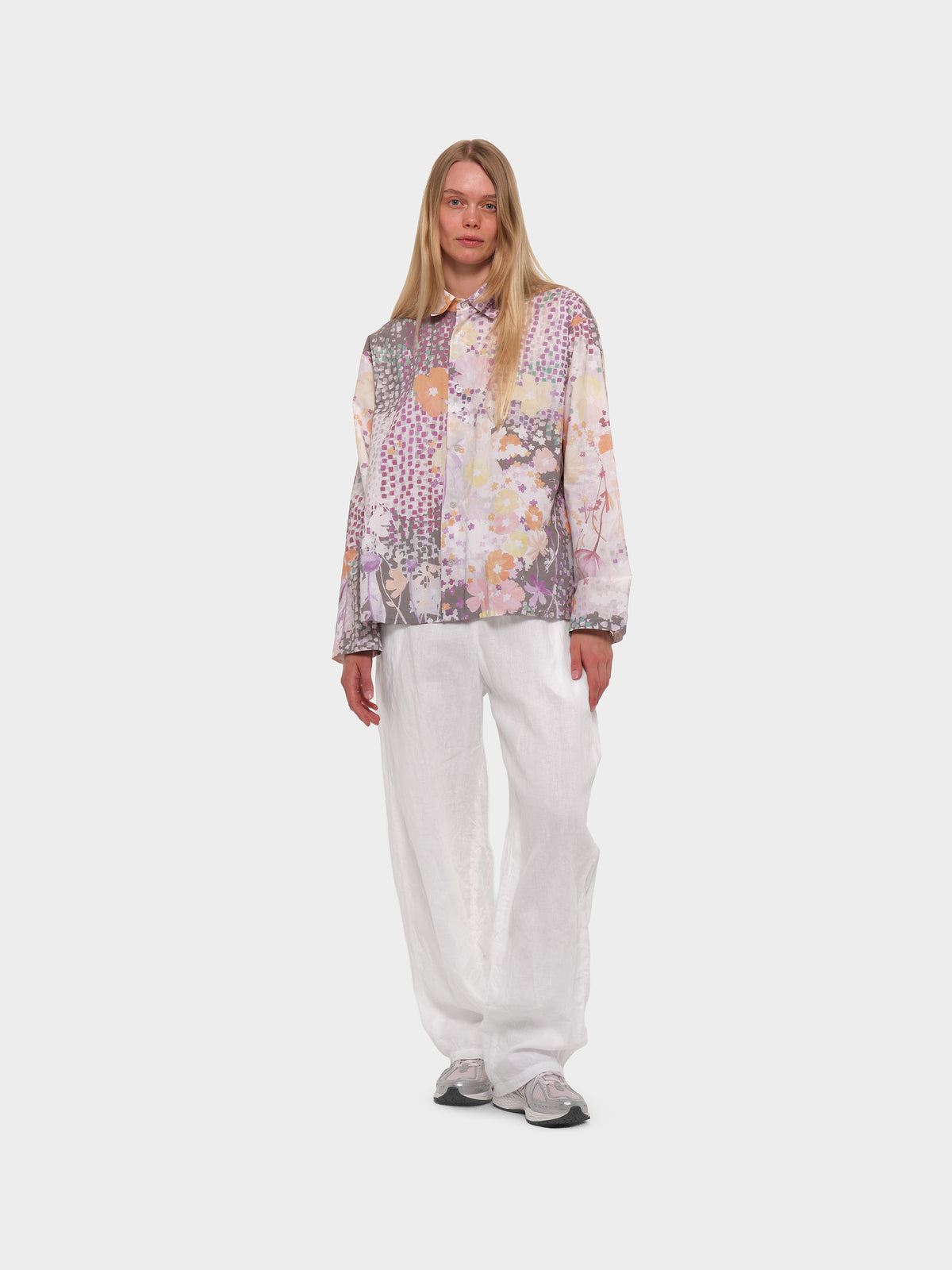 OMEN Tulpe Popeline Malve am model