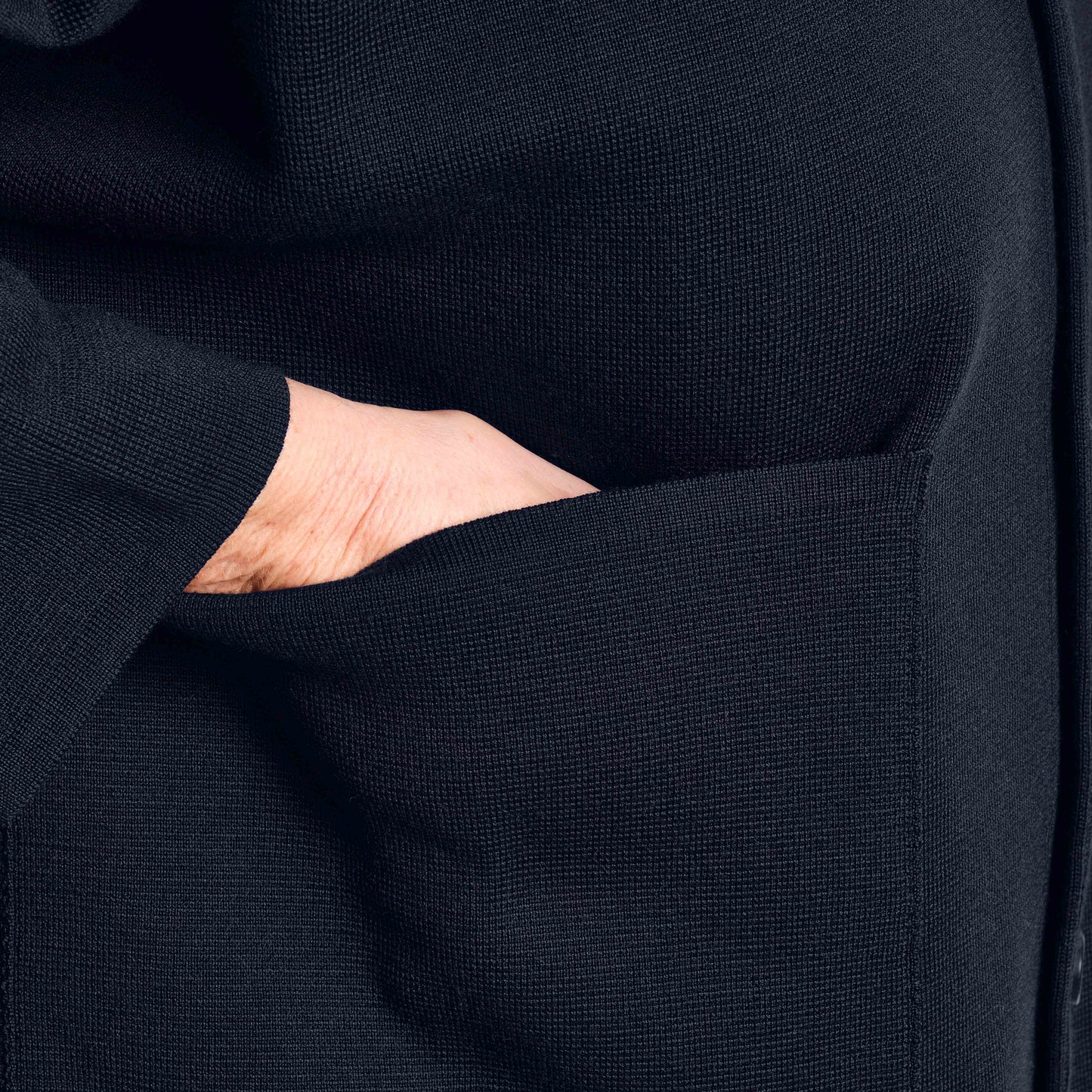 OMEN Strickjacke Tömmchen Kapuze PS am model