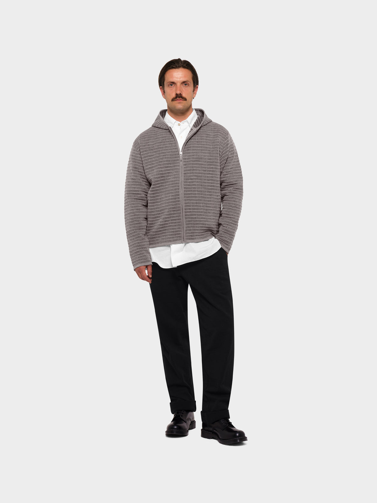 OMEN Strickjacke Philipp Grid am model