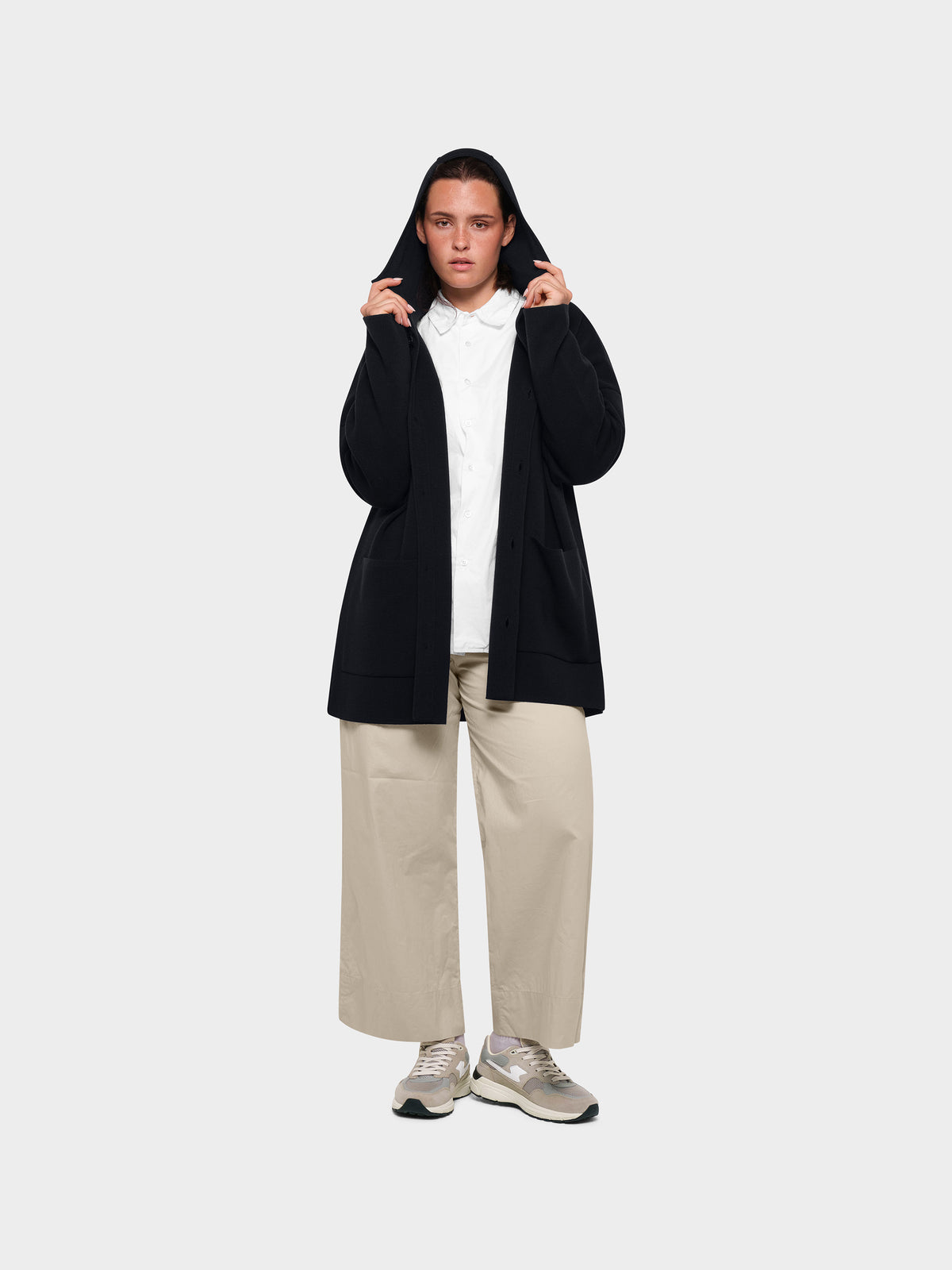 OMEN Strickmantel Tommi Kapuze PS am model