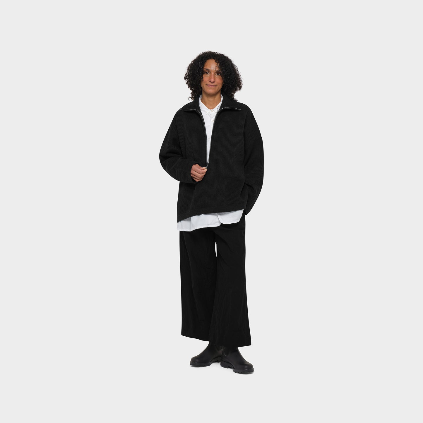 OMEN Pullover Maya Rippe am model