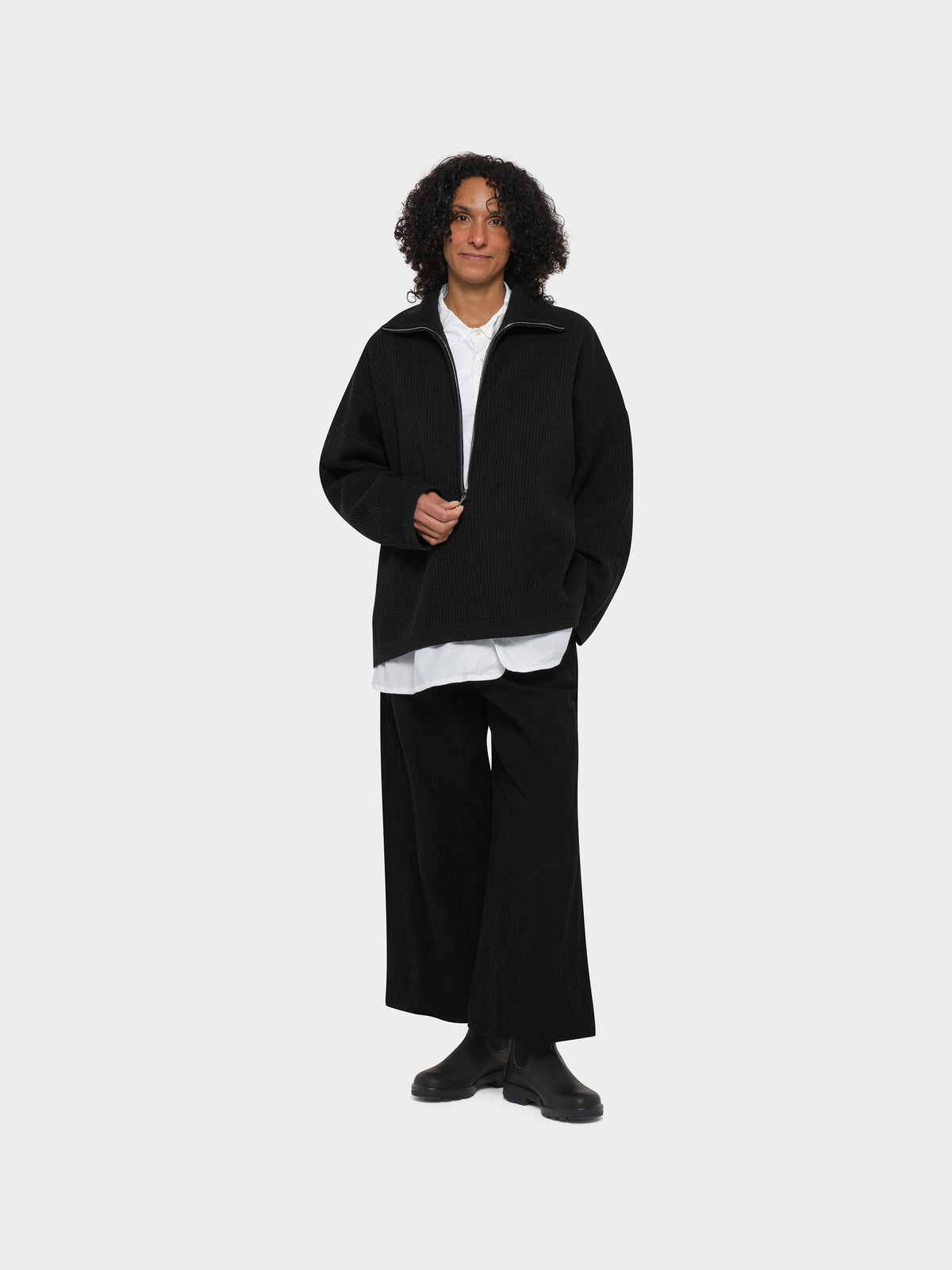OMEN Pullover Maya Rippe am model
