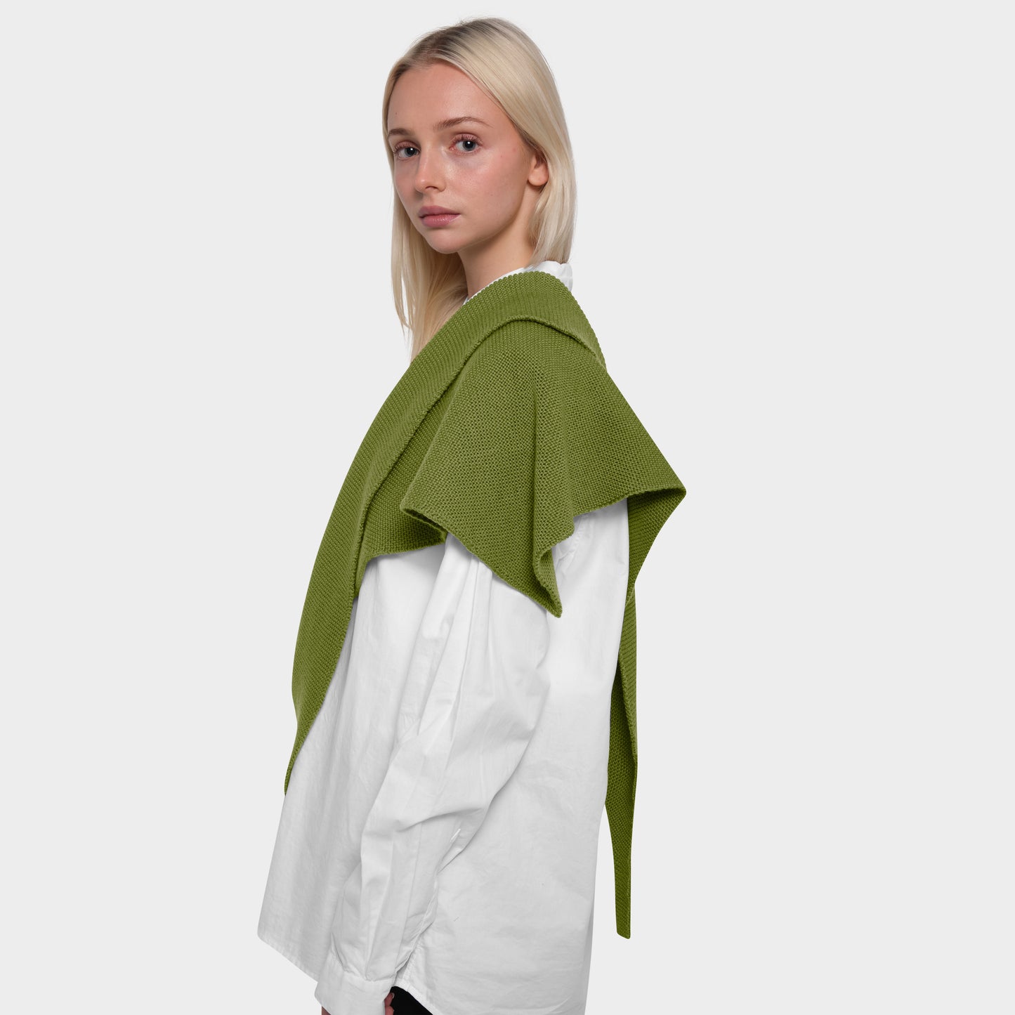 OMEN Dreieckstuch LL am model