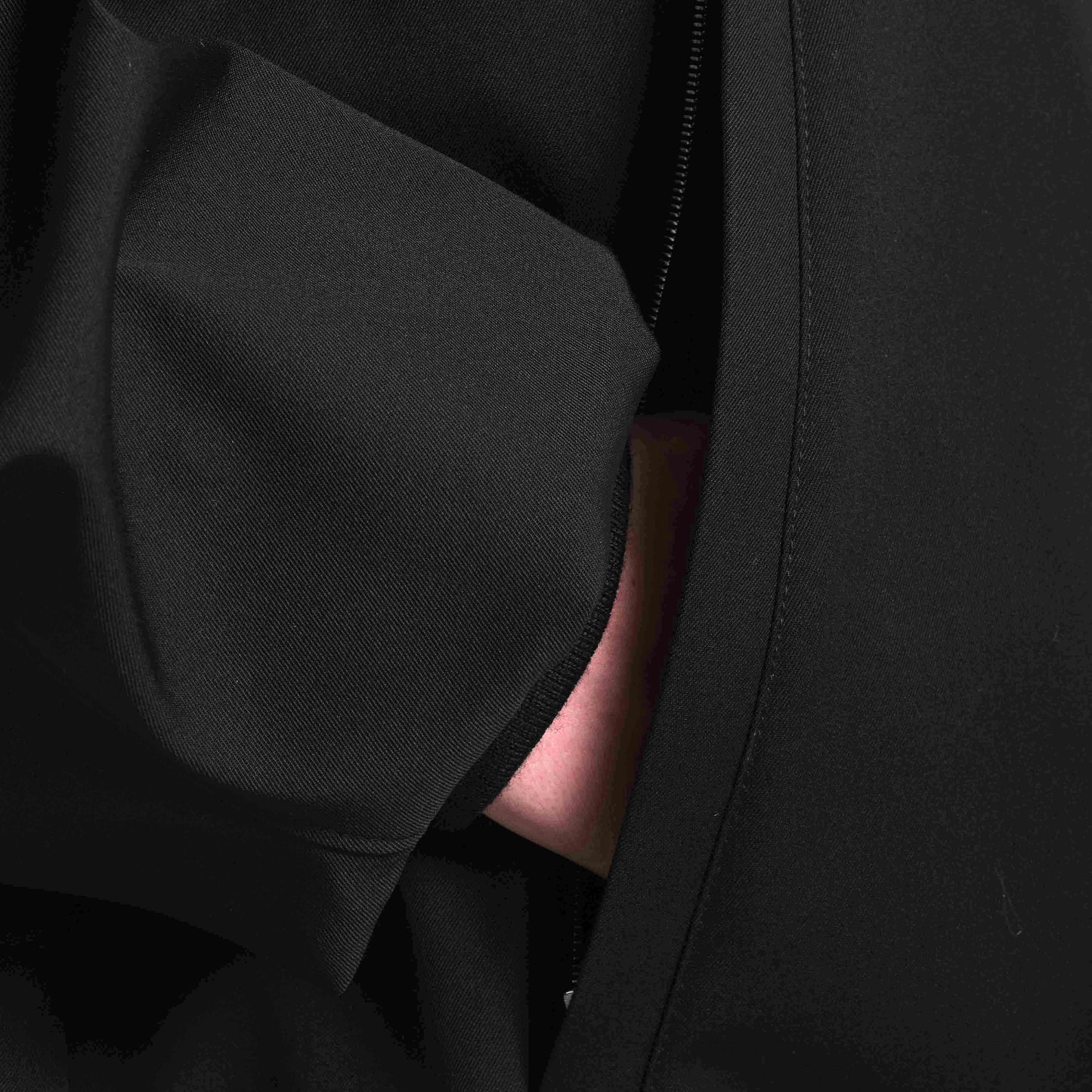 OMEN Jacke Megumi Storm System am model