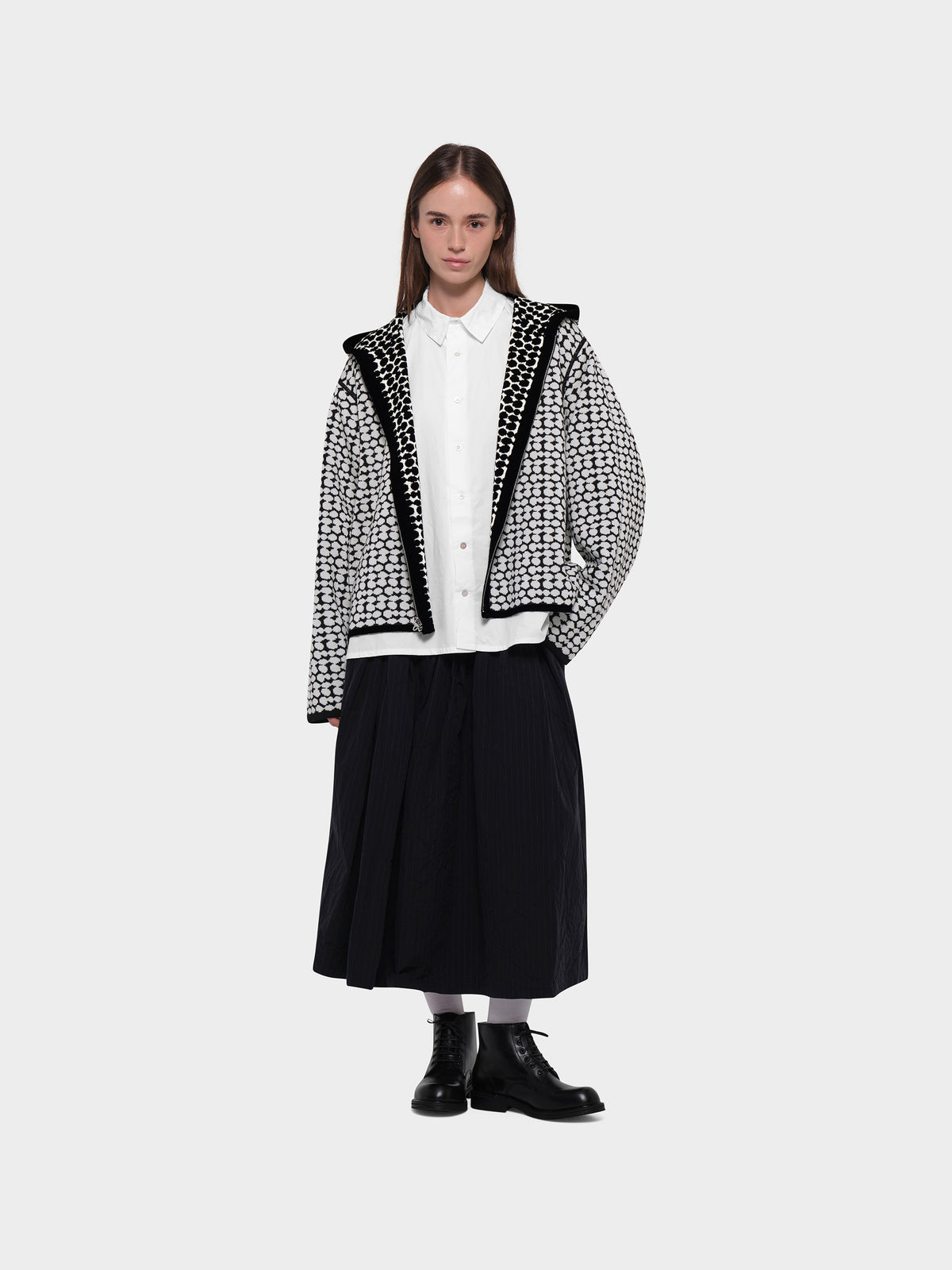 OMEN Strickjacke Philli Wende Riverstone am model