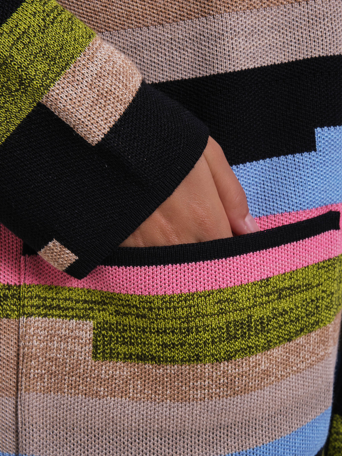 OMEN Strickmantel Tommi Kapuze Sao Paulo am model
