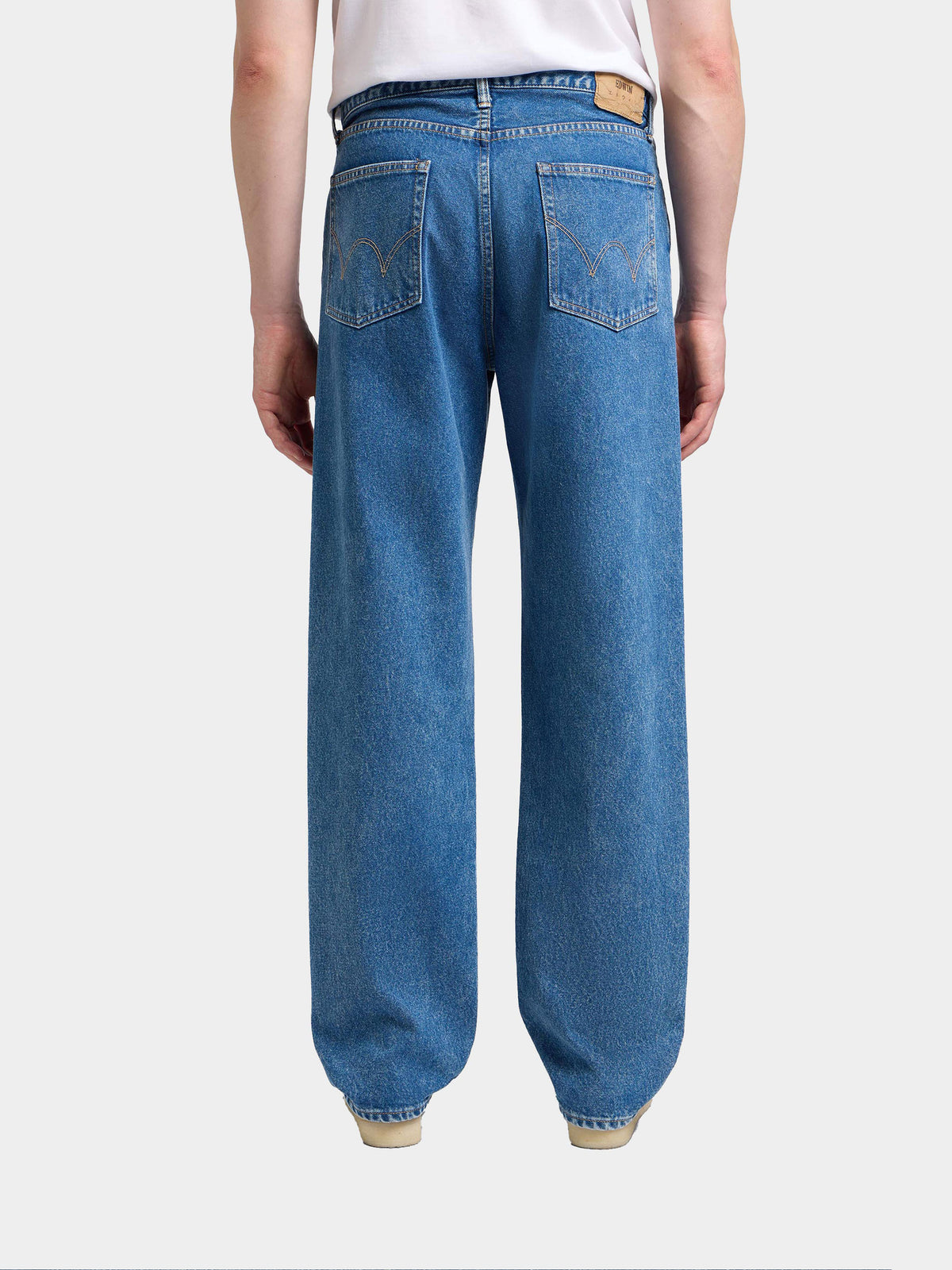 Edwin Loose Jeans am model