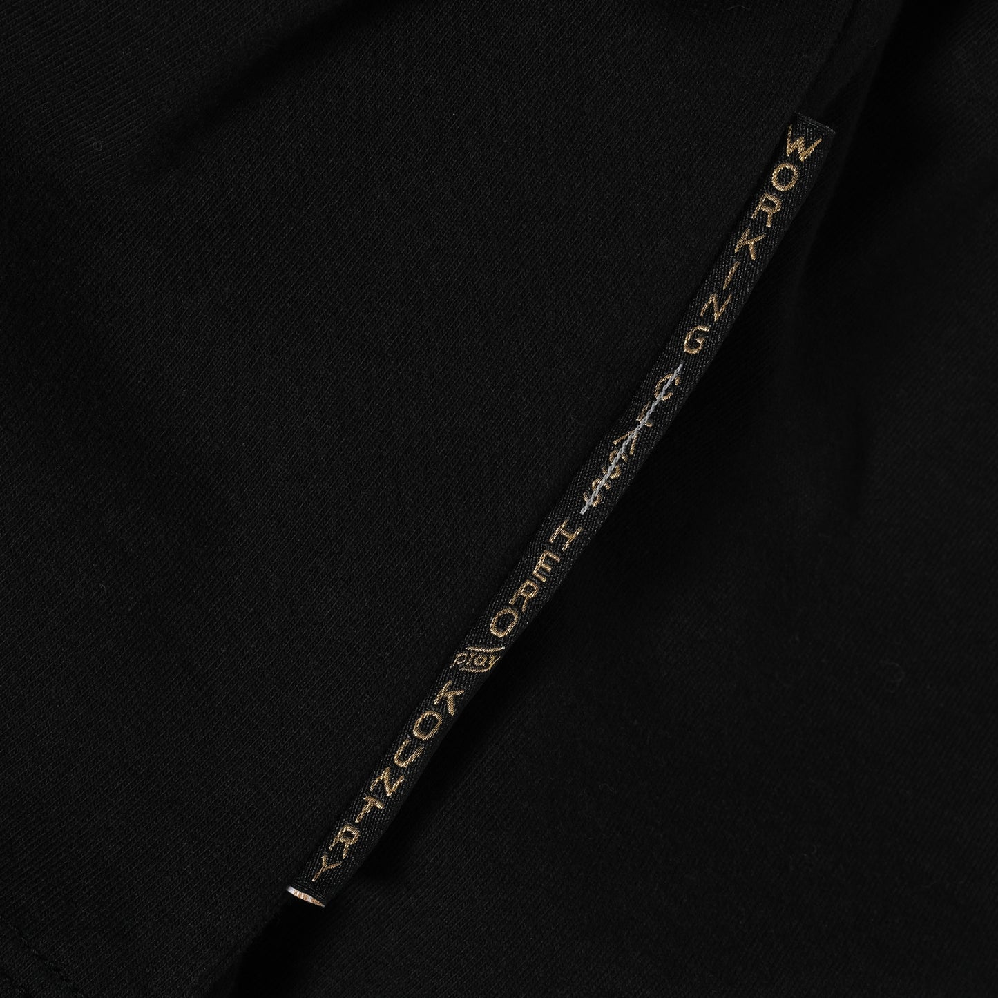 Kapital Pekish & Kachina in Farbe black