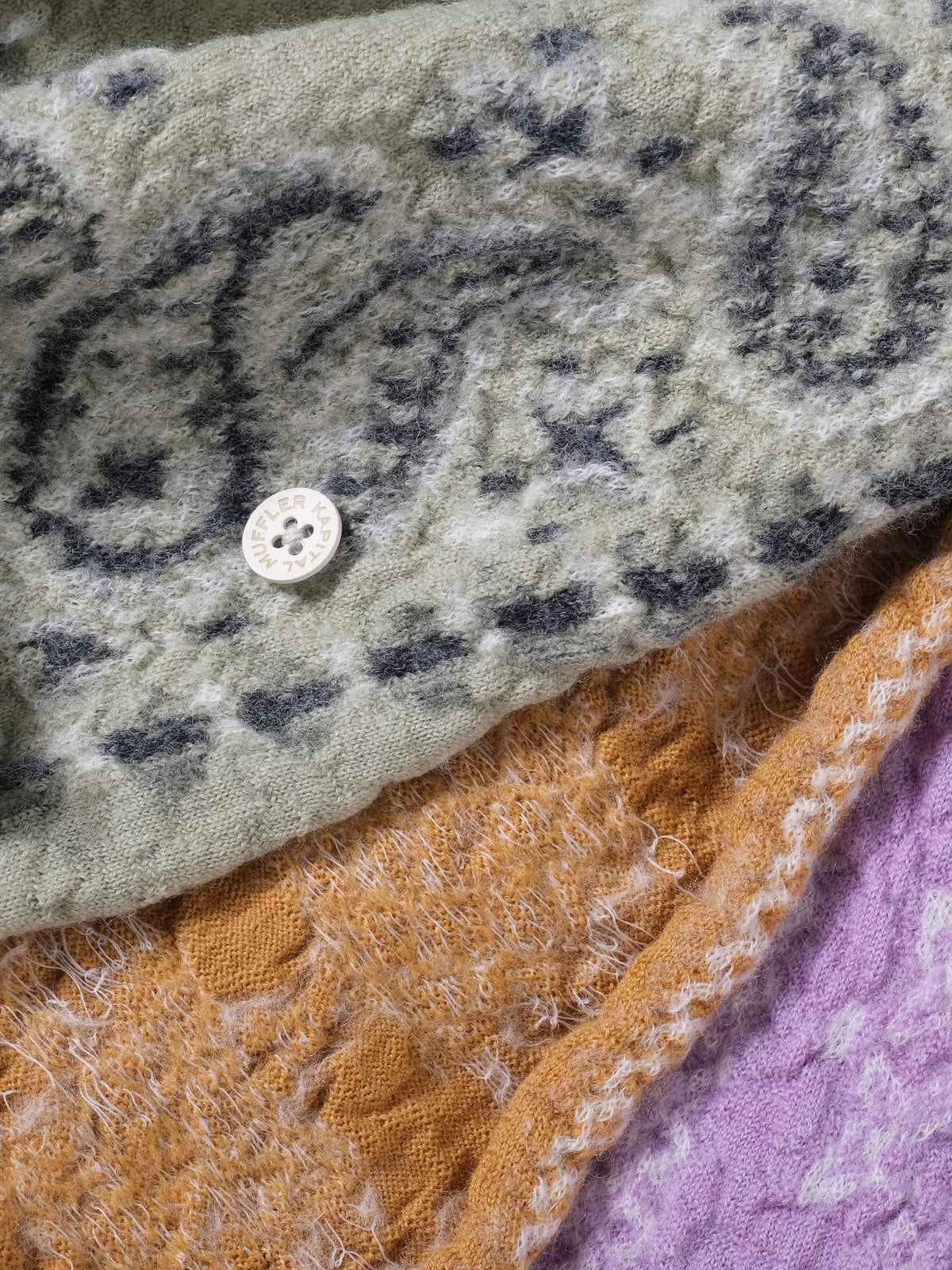 Felted Wool Pastel Bandana Cross Happy Scarf in Farbe mint_green