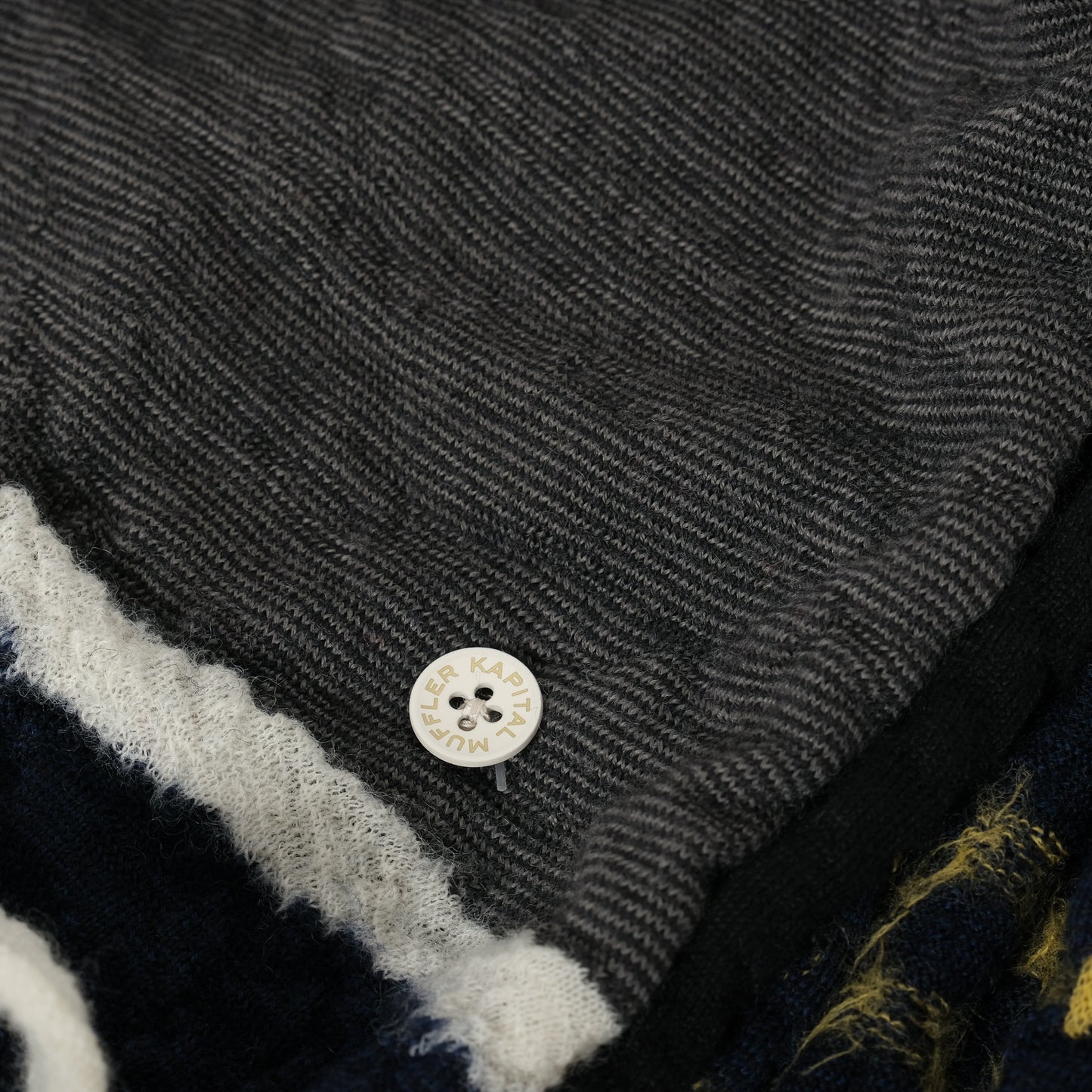 Kapital Universe Gabbeh - Black in Farbe black