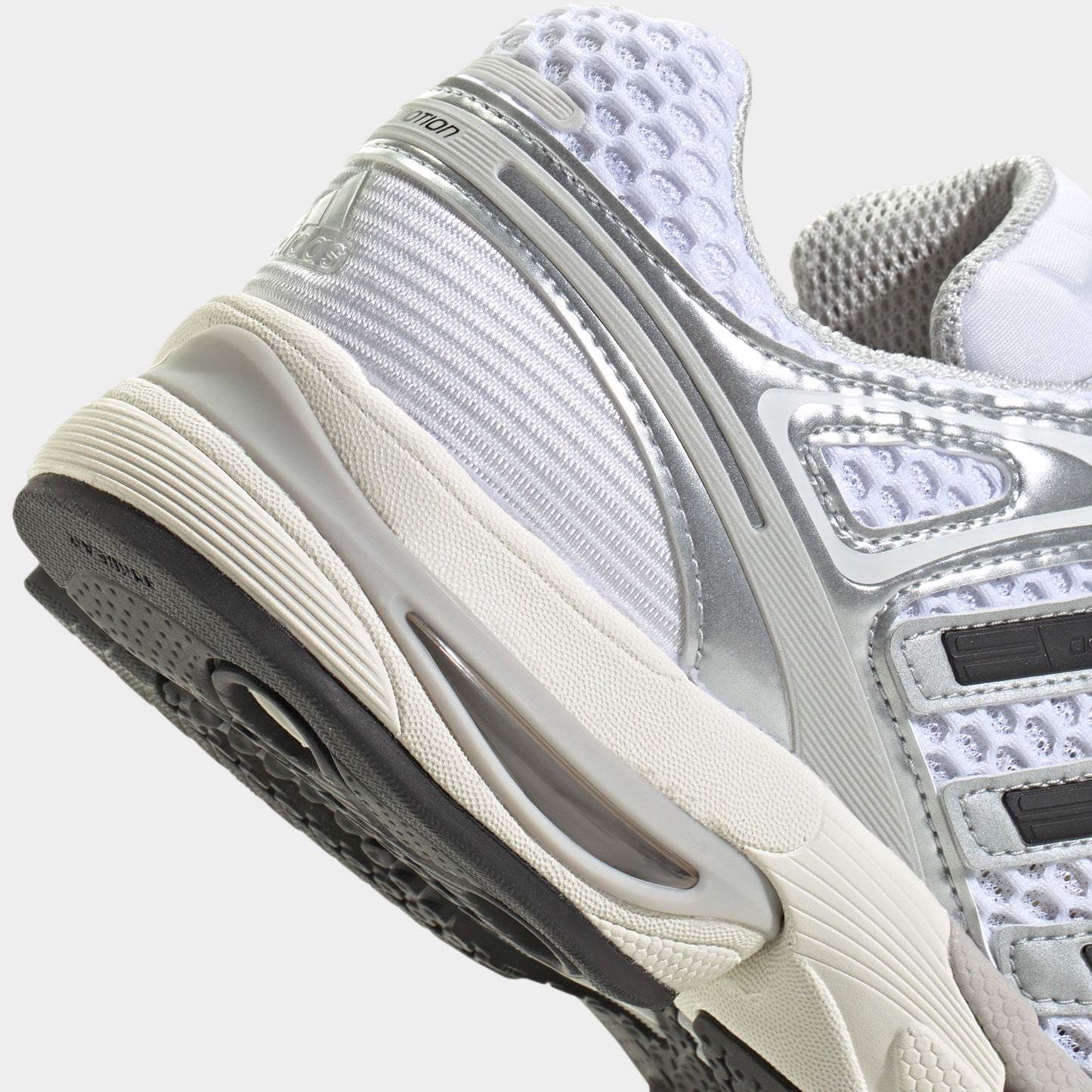 Adidas Adistar Control 5 in Farbe silvermetallic_greyone_coreblack
