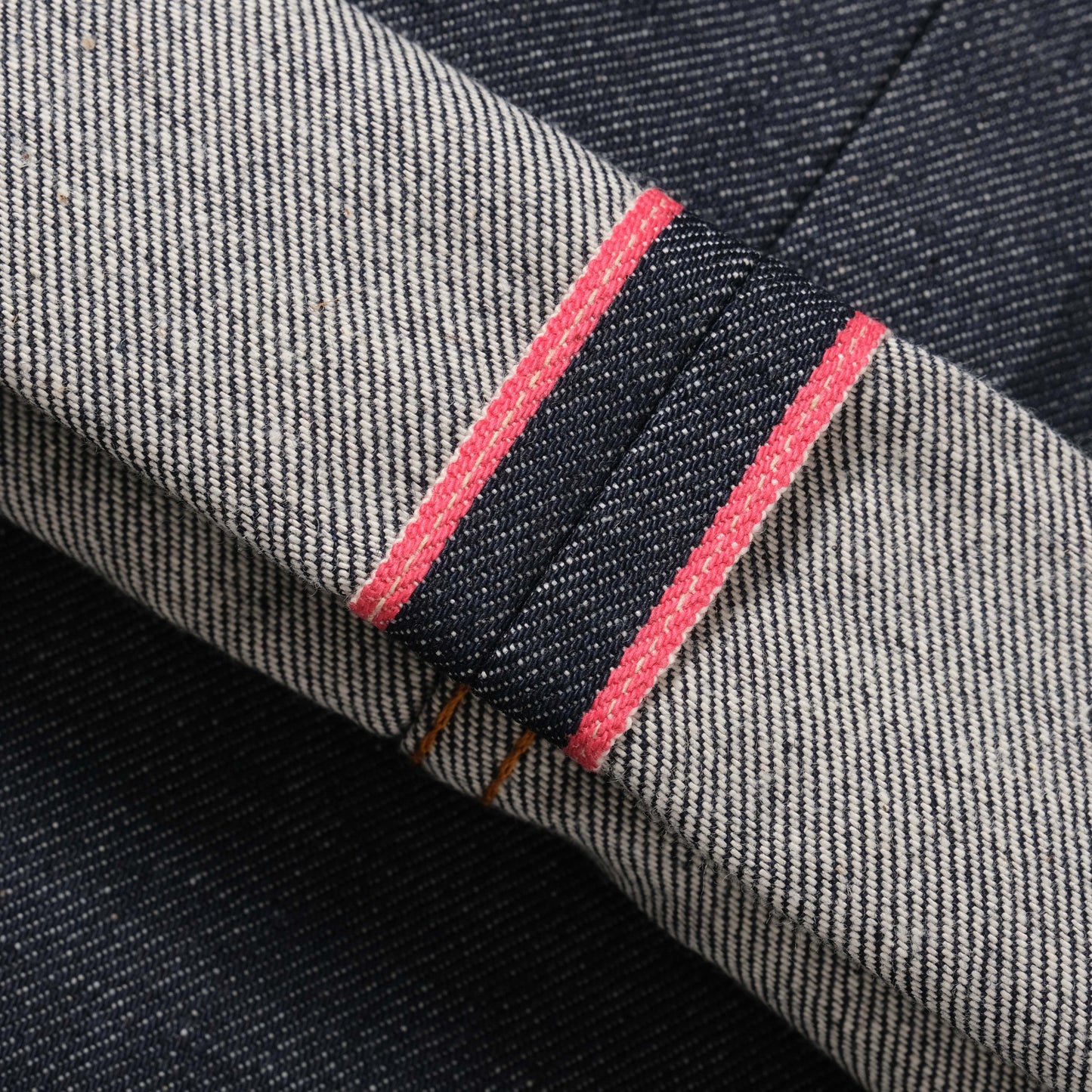 Naked and Famous True Guy - Dirty Fade Selvedge in Farbe indigo