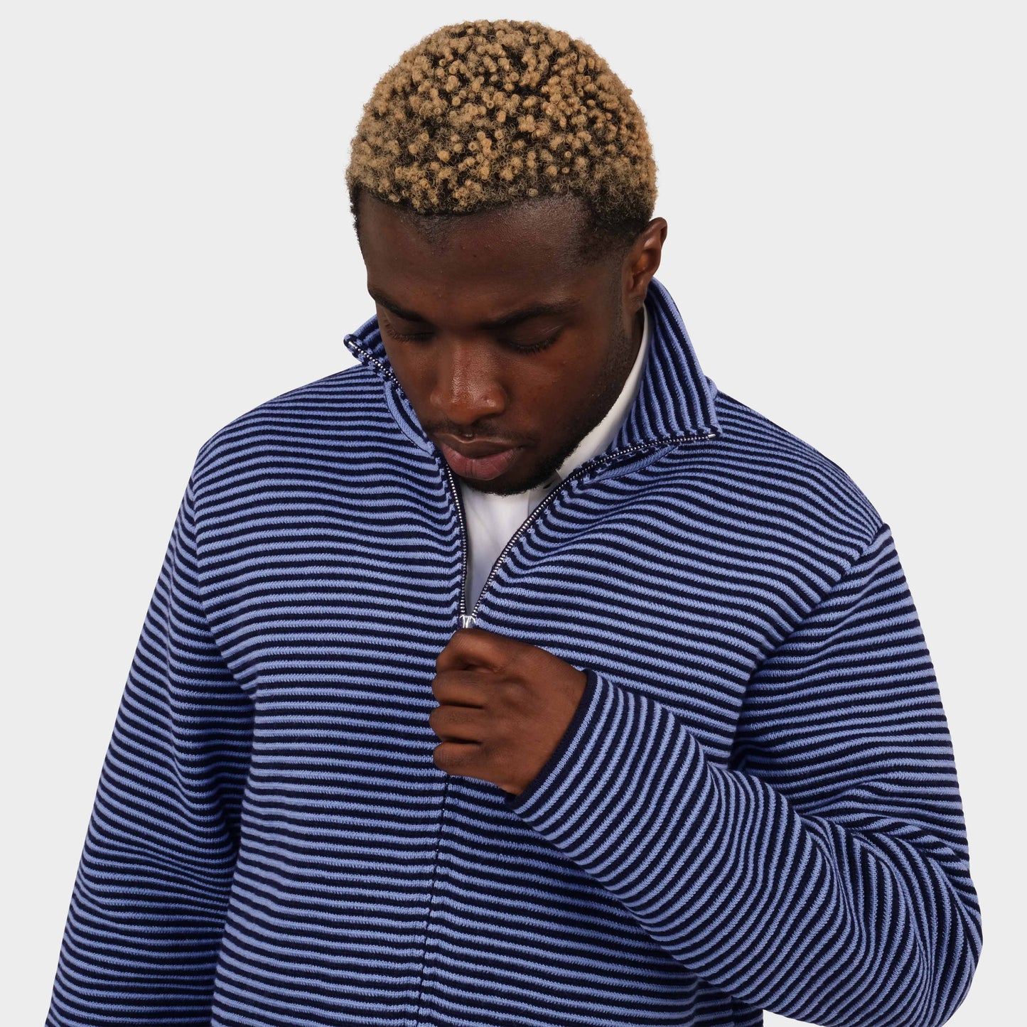 OMEN Strickjacke Filo Welle Ringel am model