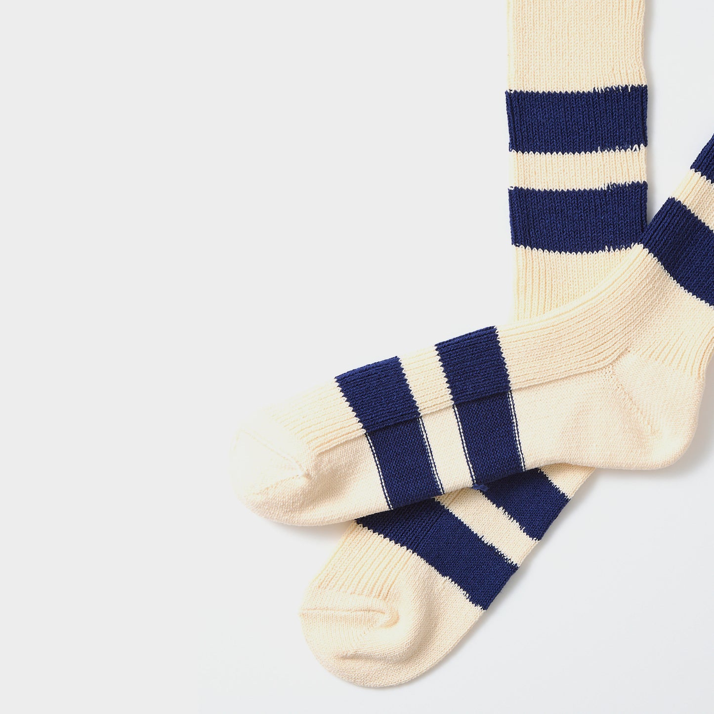 Rototo Striped Socks in Farbe ecru_navy