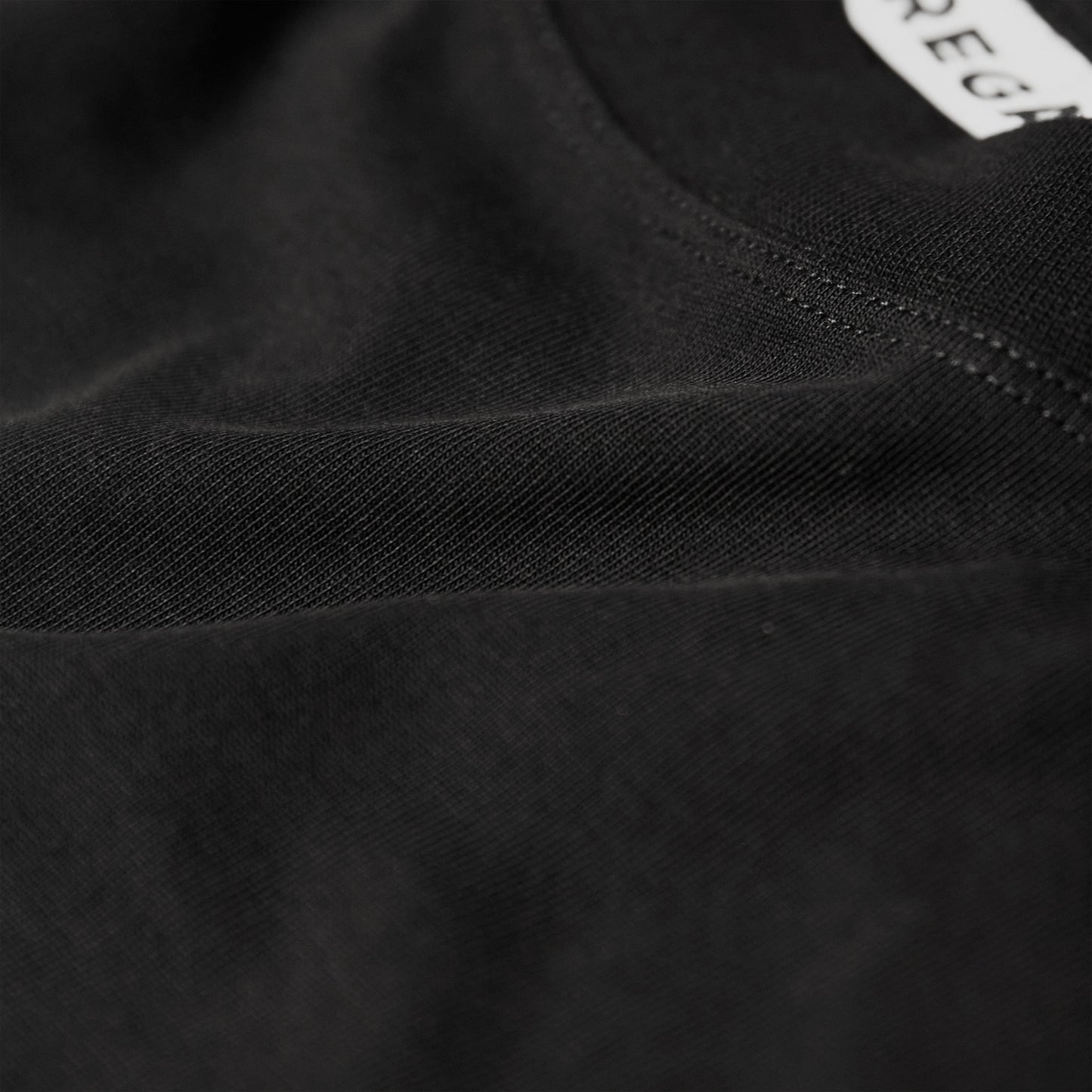 Regards Relaxed Tee Blank in Farbe black