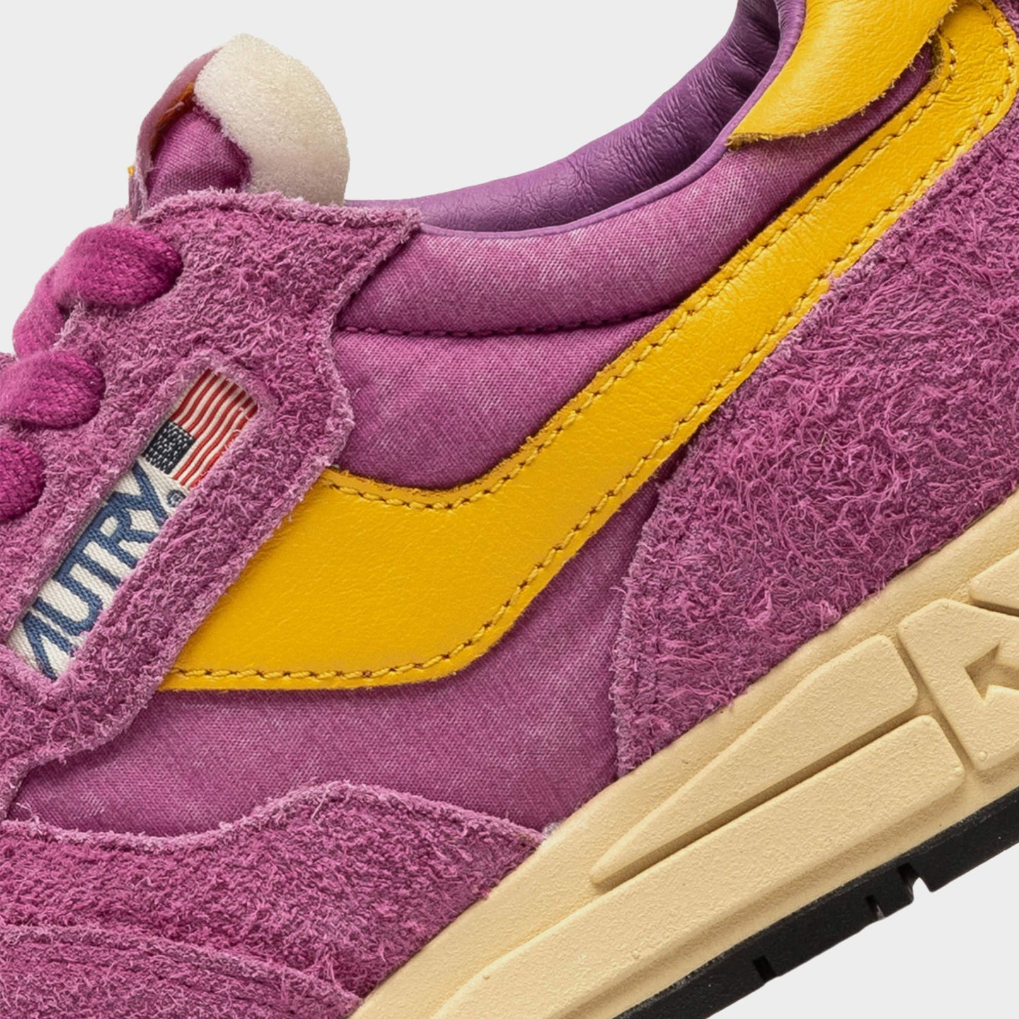 Autry Reelwind Low W UT04 in Farbe rosecalen