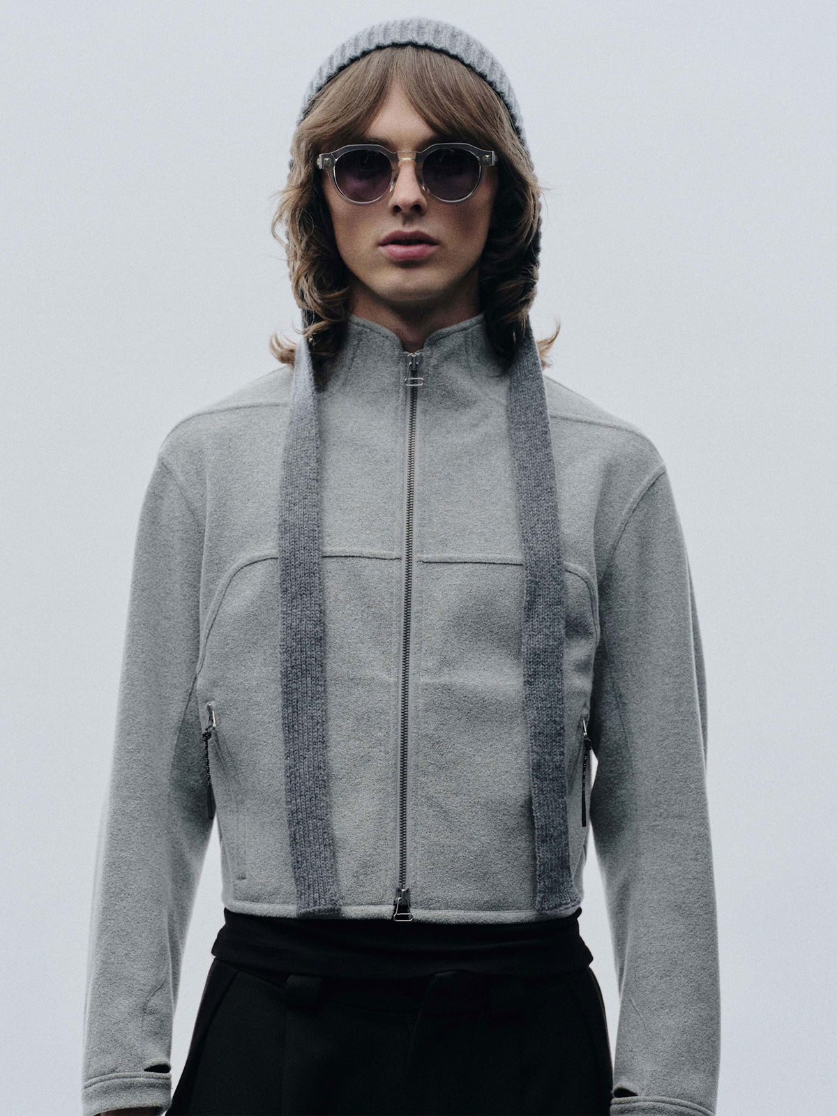 Messyweekend Kael Grey Drift Deep Khaki am model