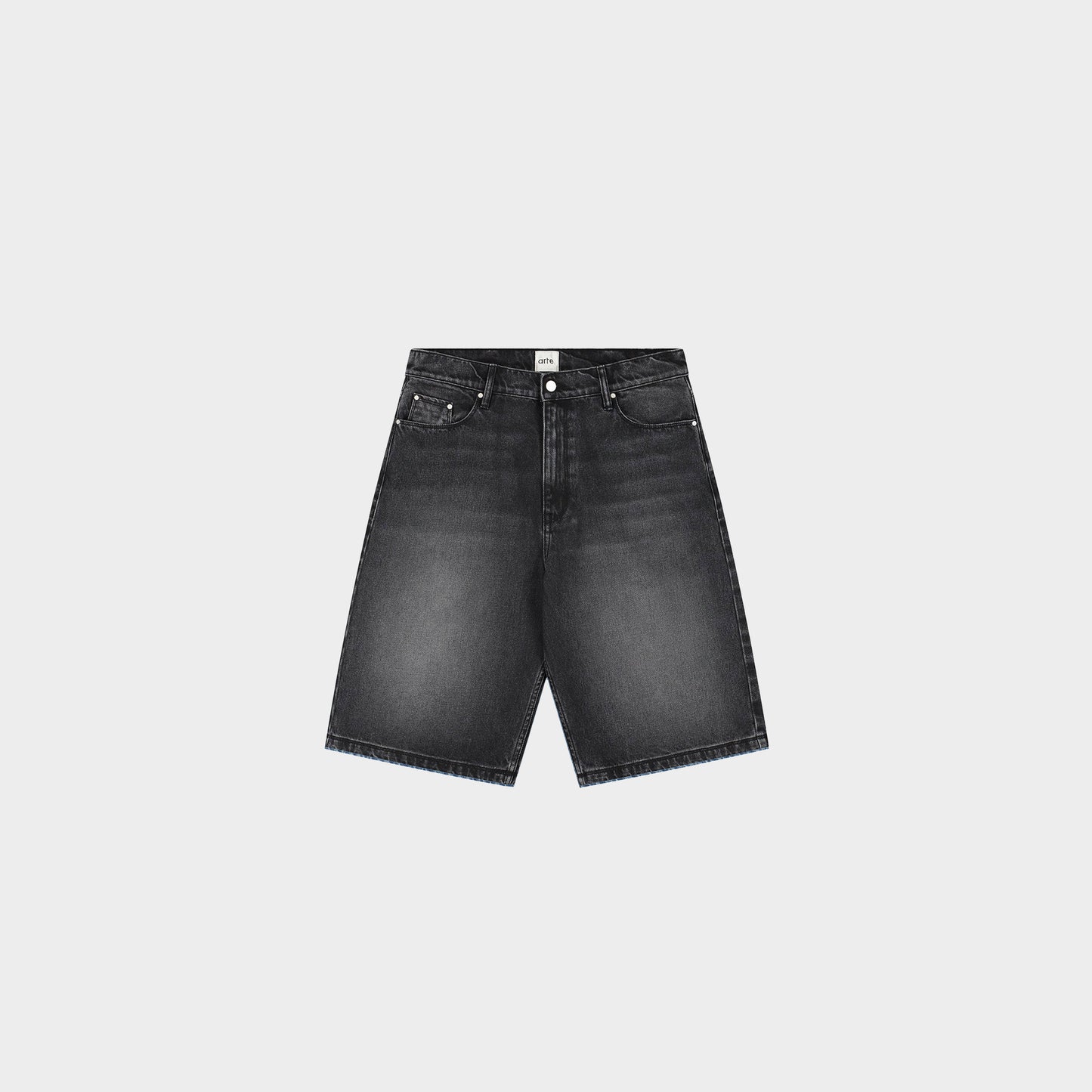 Arte Antwerp Round Pocket Denim Short in Farbe fade_black