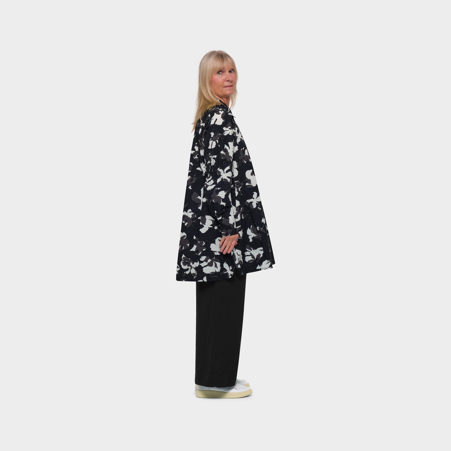 OMEN Olivia Popeline Lace Flowers am model