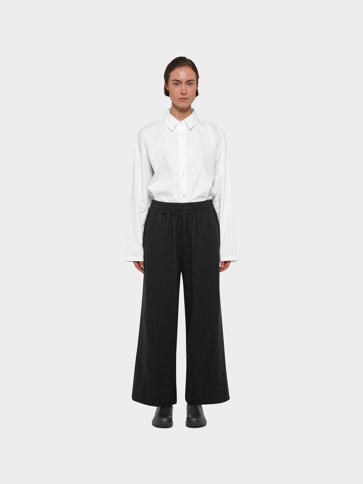 OMEN Hose Helen Redpath am model