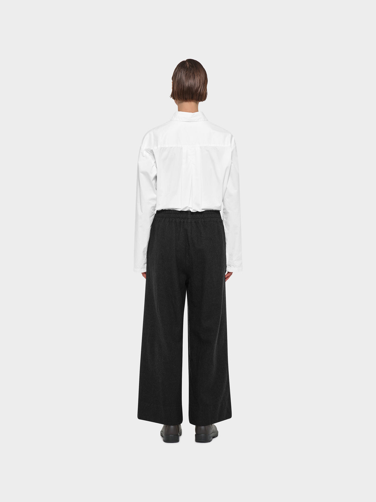 OMEN Hose Helen Redpath am model
