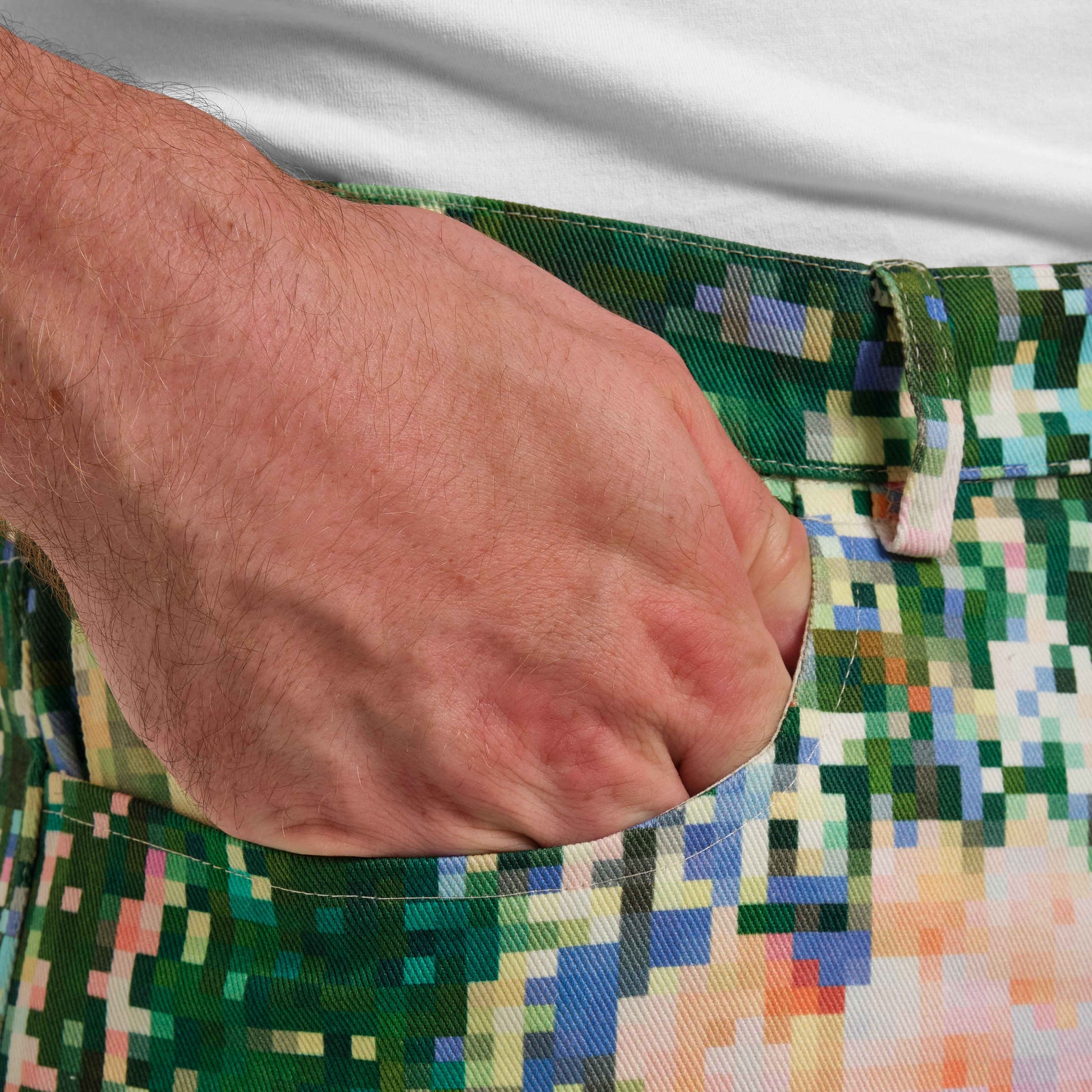 OMEN Hose Tool Heavy Twill Pixel Blüte am model