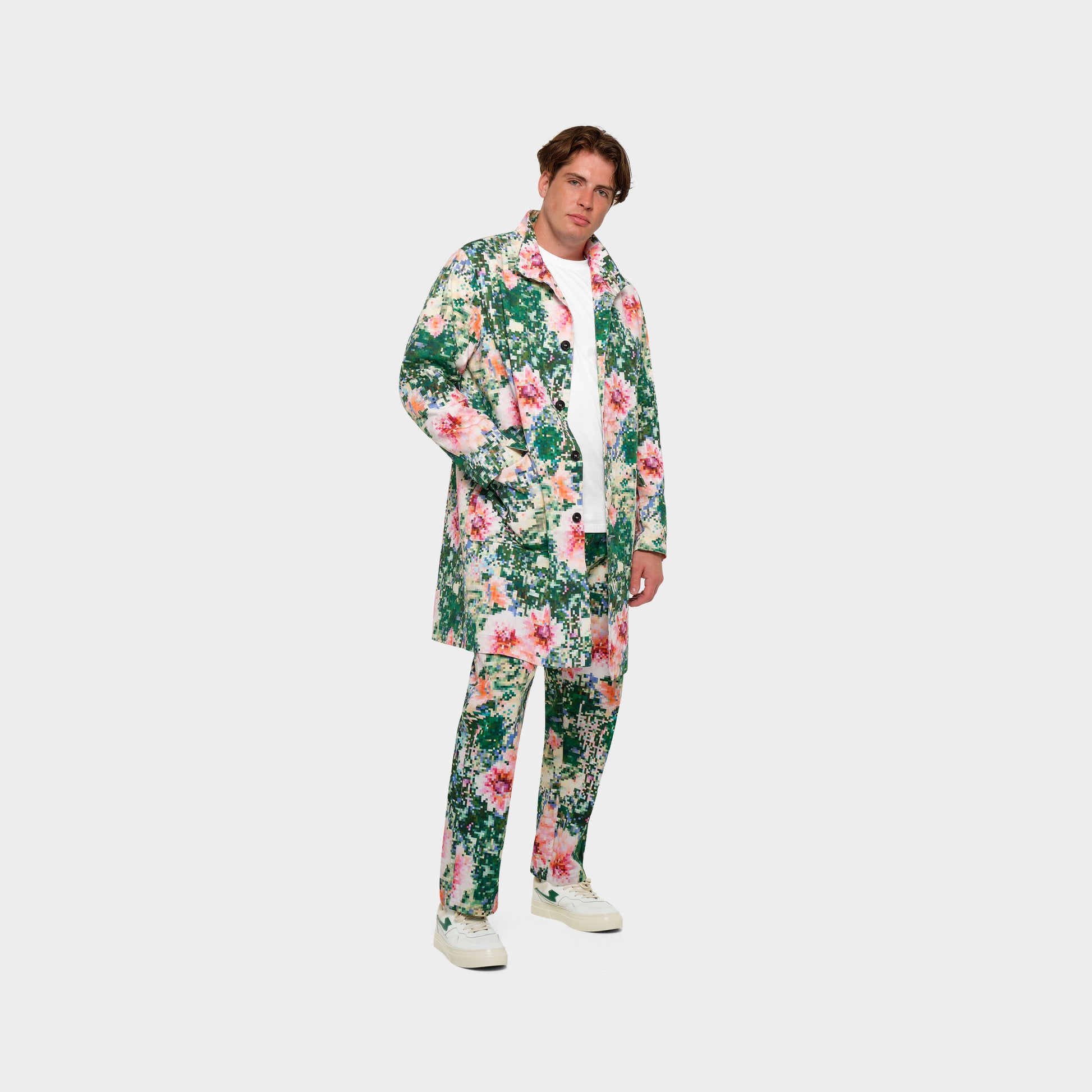 OMEN Mantel Kliff Heavy Twill Pixel Blüte am model