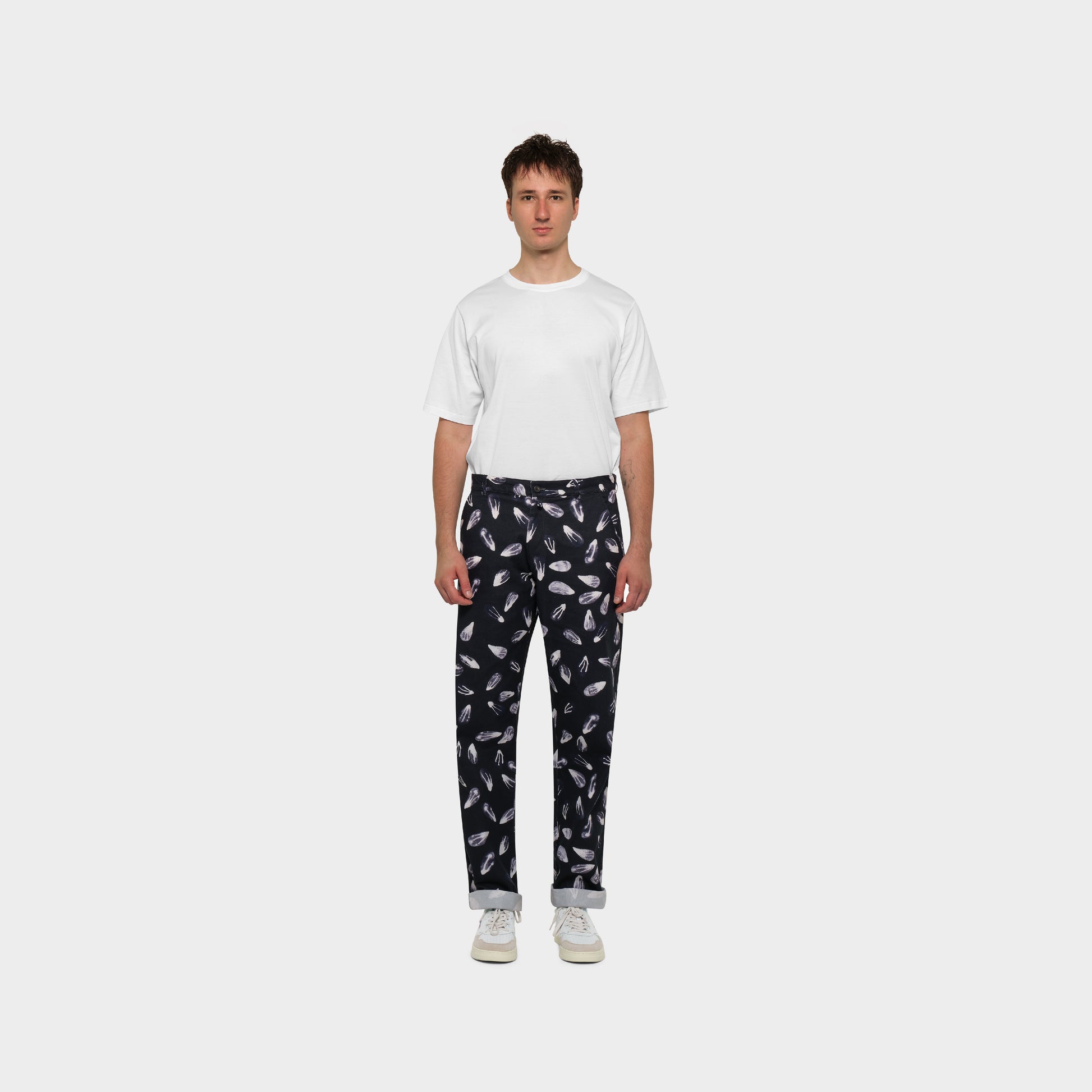 OMEN Hose Harry Heavy Twill Feuerstein am model