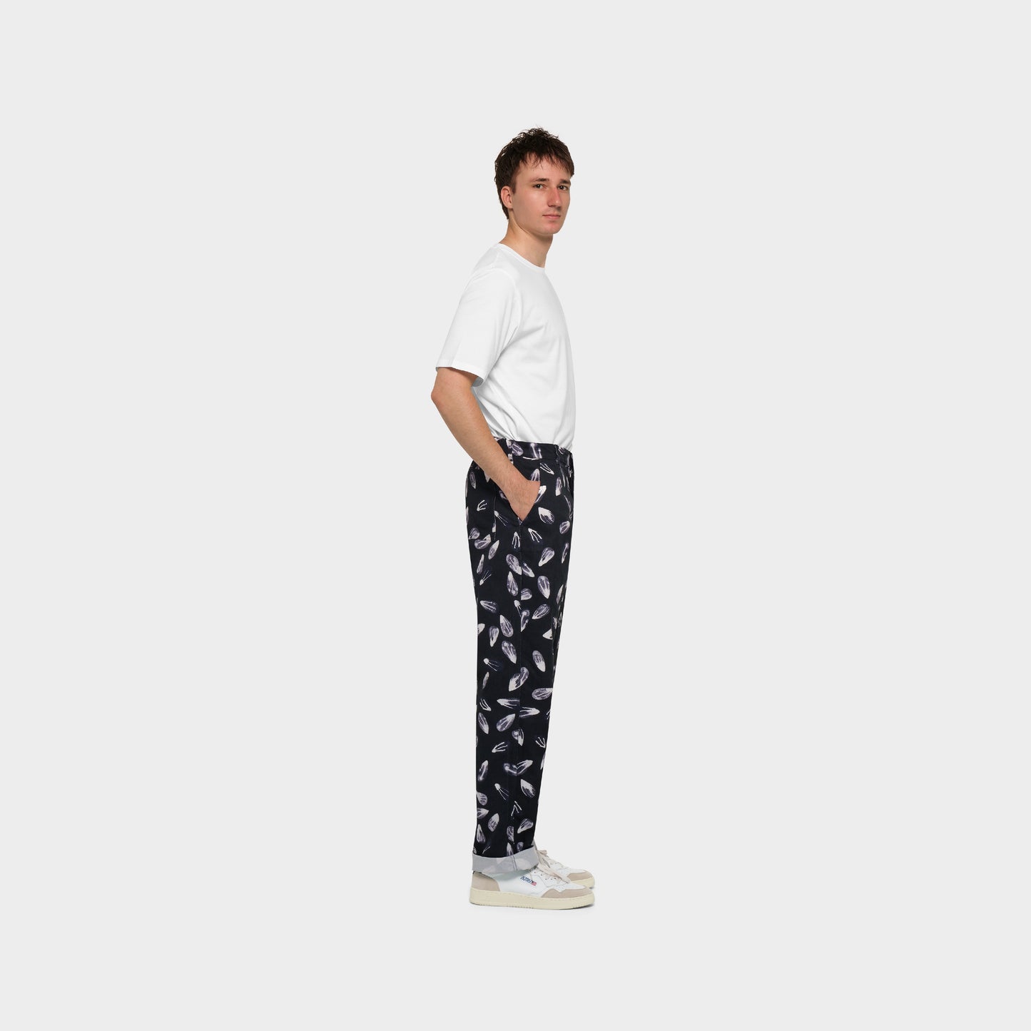 OMEN Hose Harry Heavy Twill Feuerstein am model