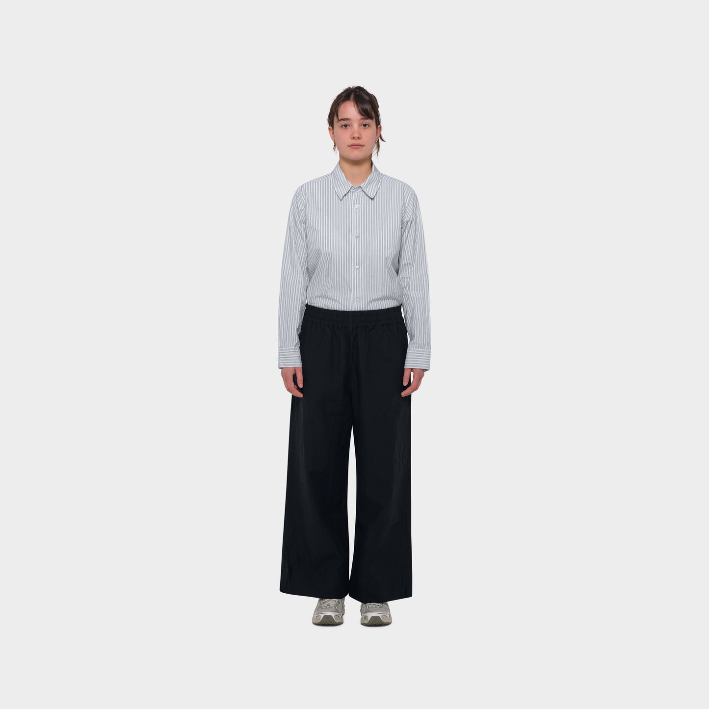 OMEN Hose Helen Claque am model