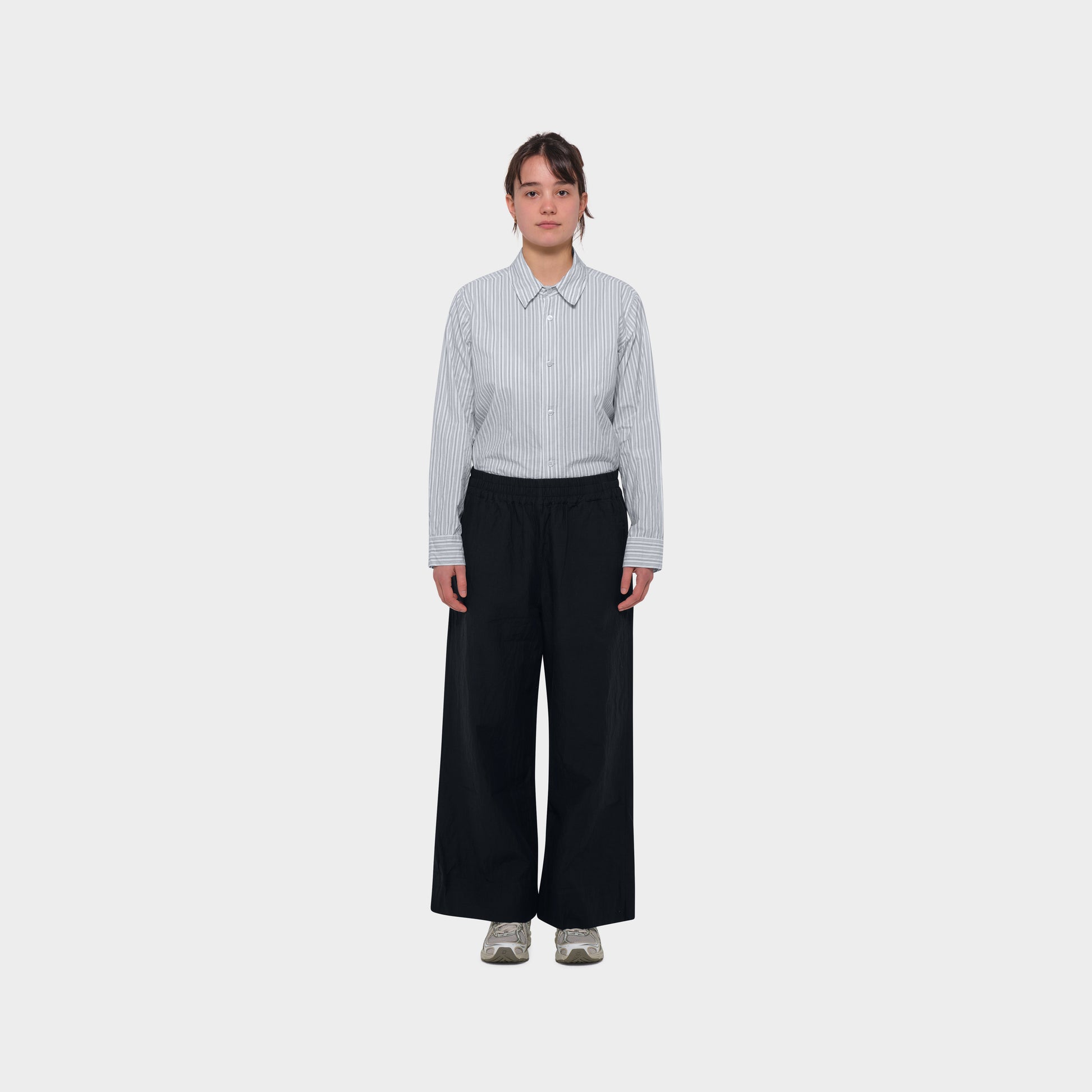 OMEN Hose Helen Claque am model