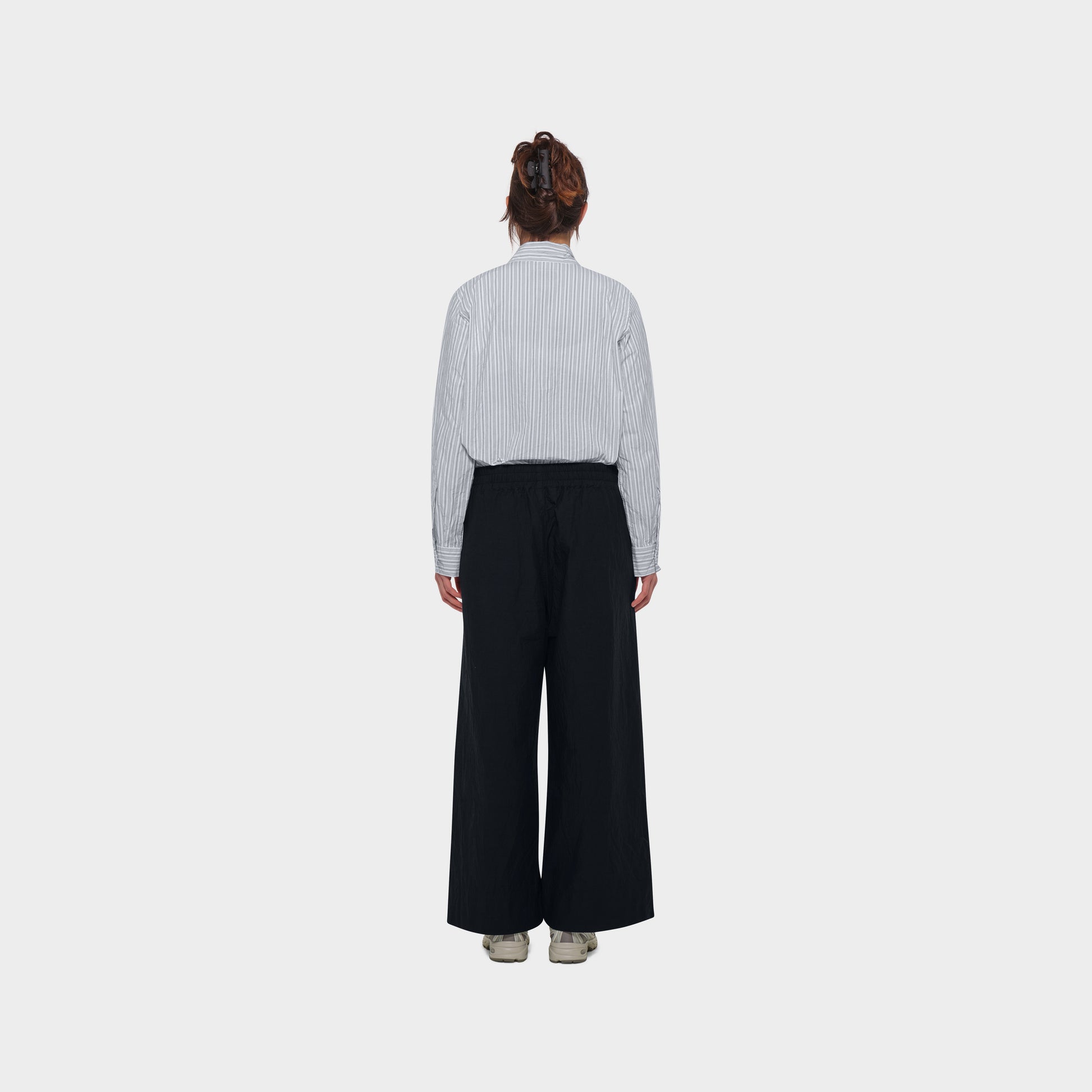 OMEN Hose Helen Claque am model