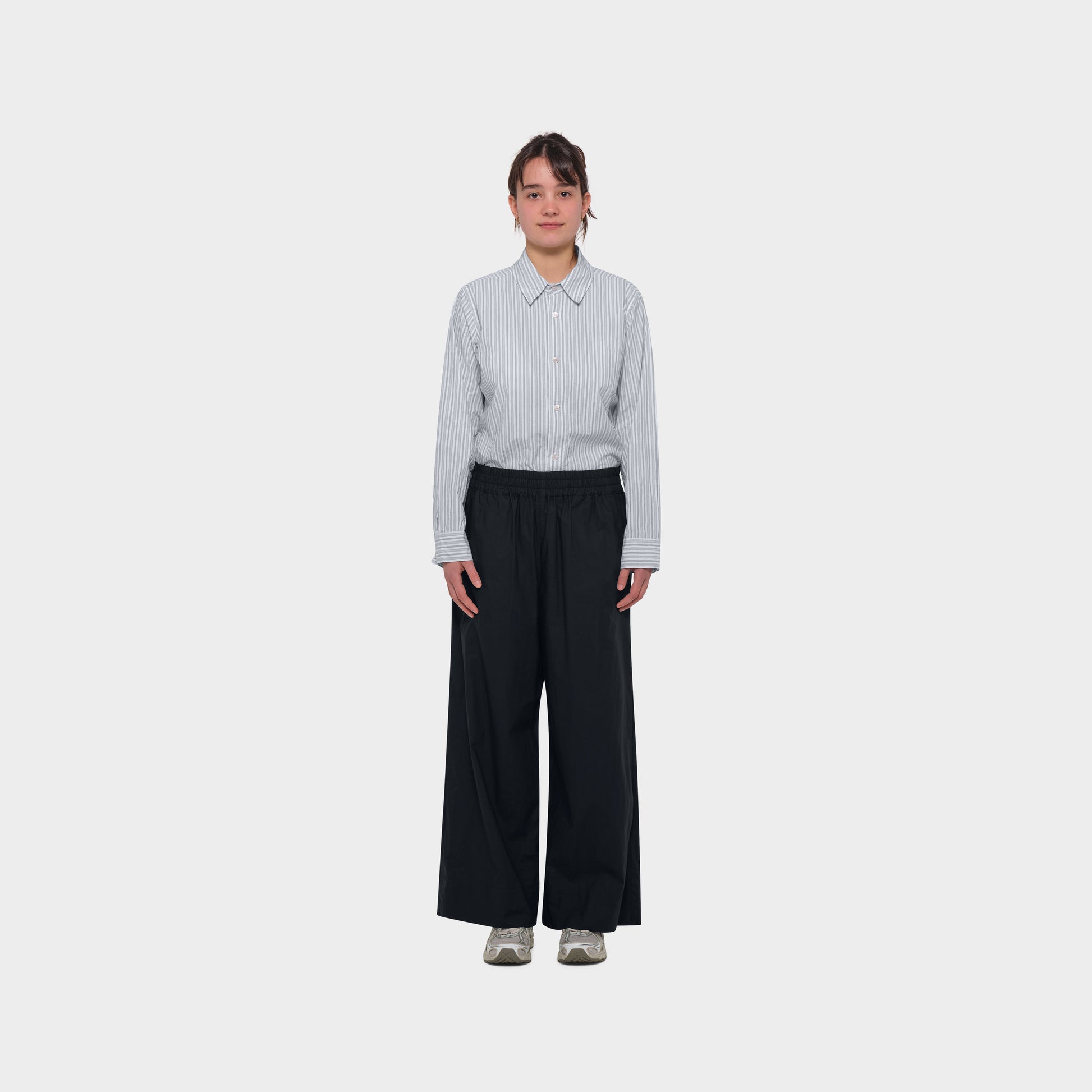 OMEN Hose Helen Agnese am model