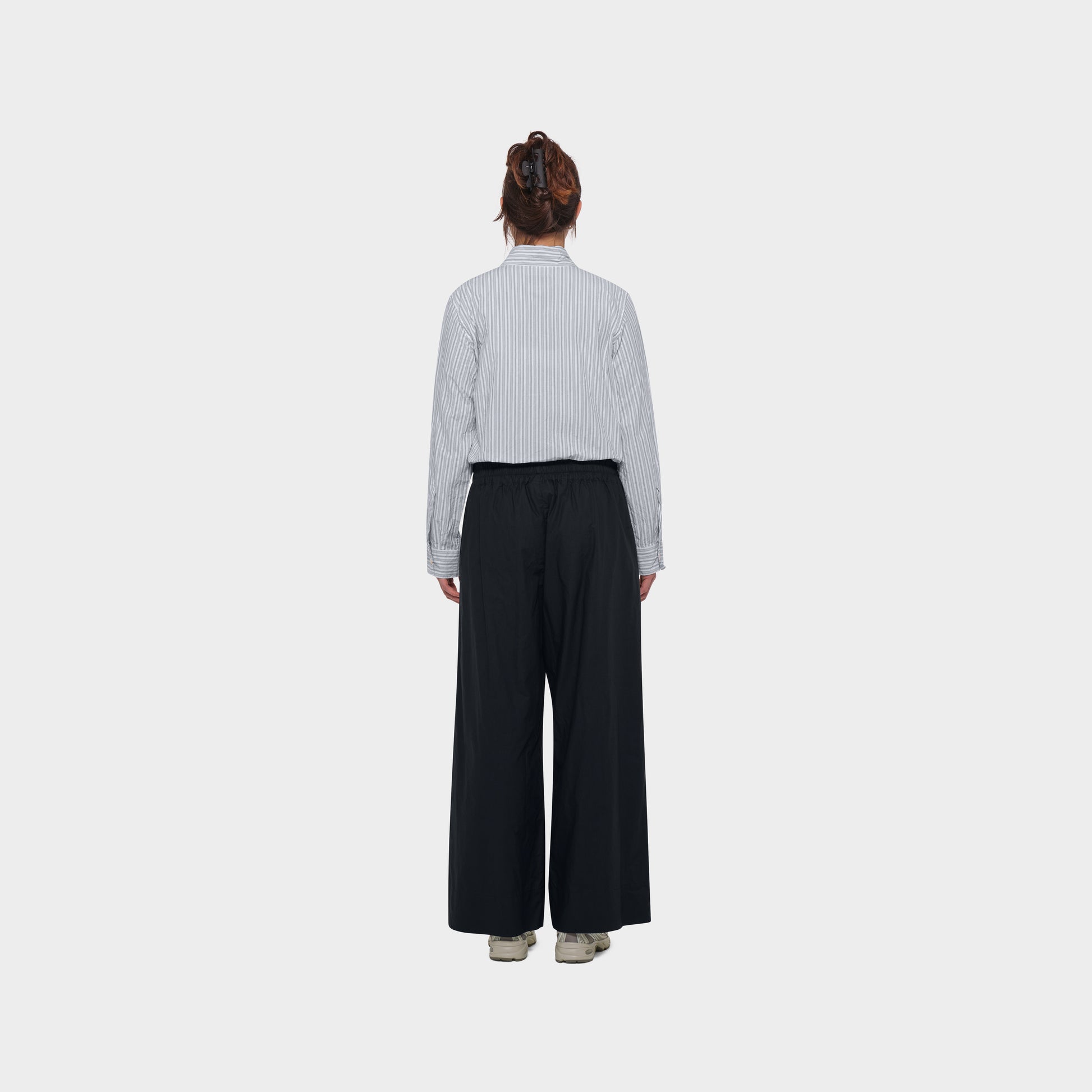 OMEN Hose Helen Agnese am model