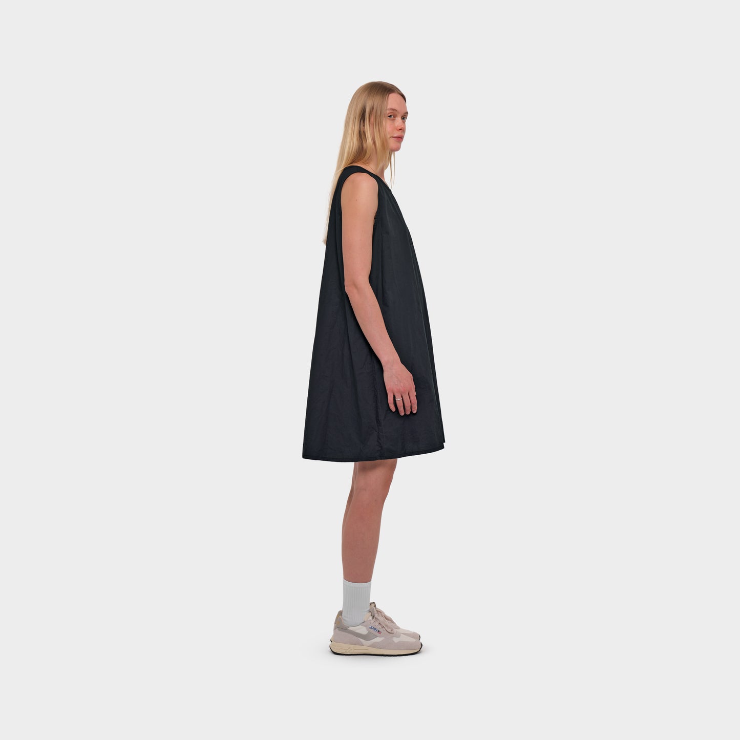 OMEN Kleid Sun Agnese am model