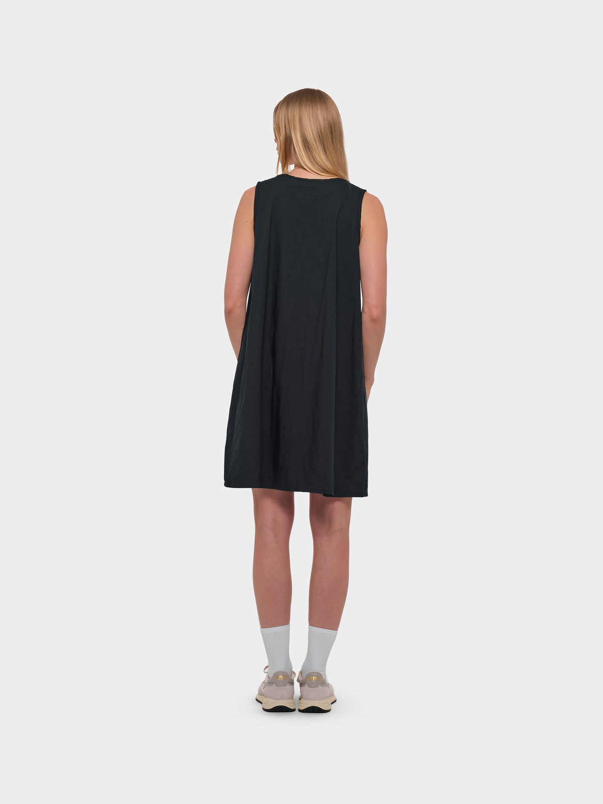 OMEN Kleid Sun Agnese am model