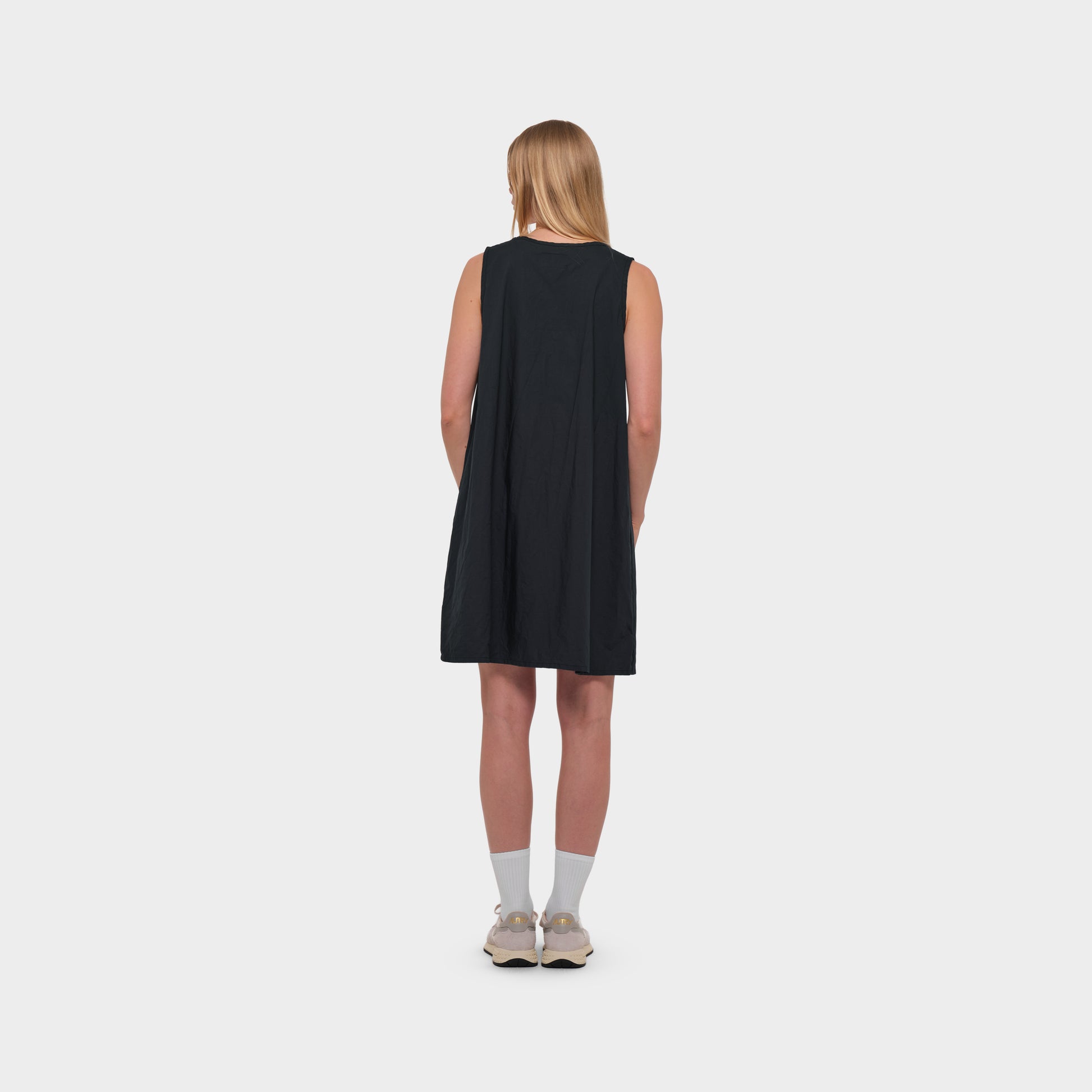 OMEN Kleid Sun Agnese am model