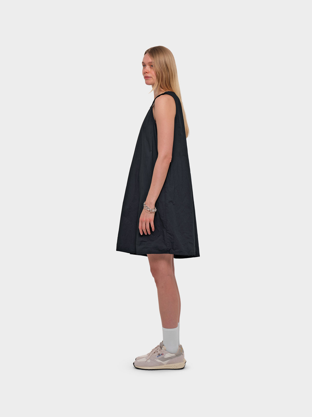 OMEN Kleid Sun Agnese am model