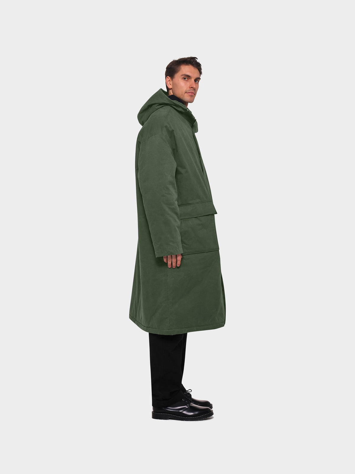 OMEN Mantel Nessa M Damon am model