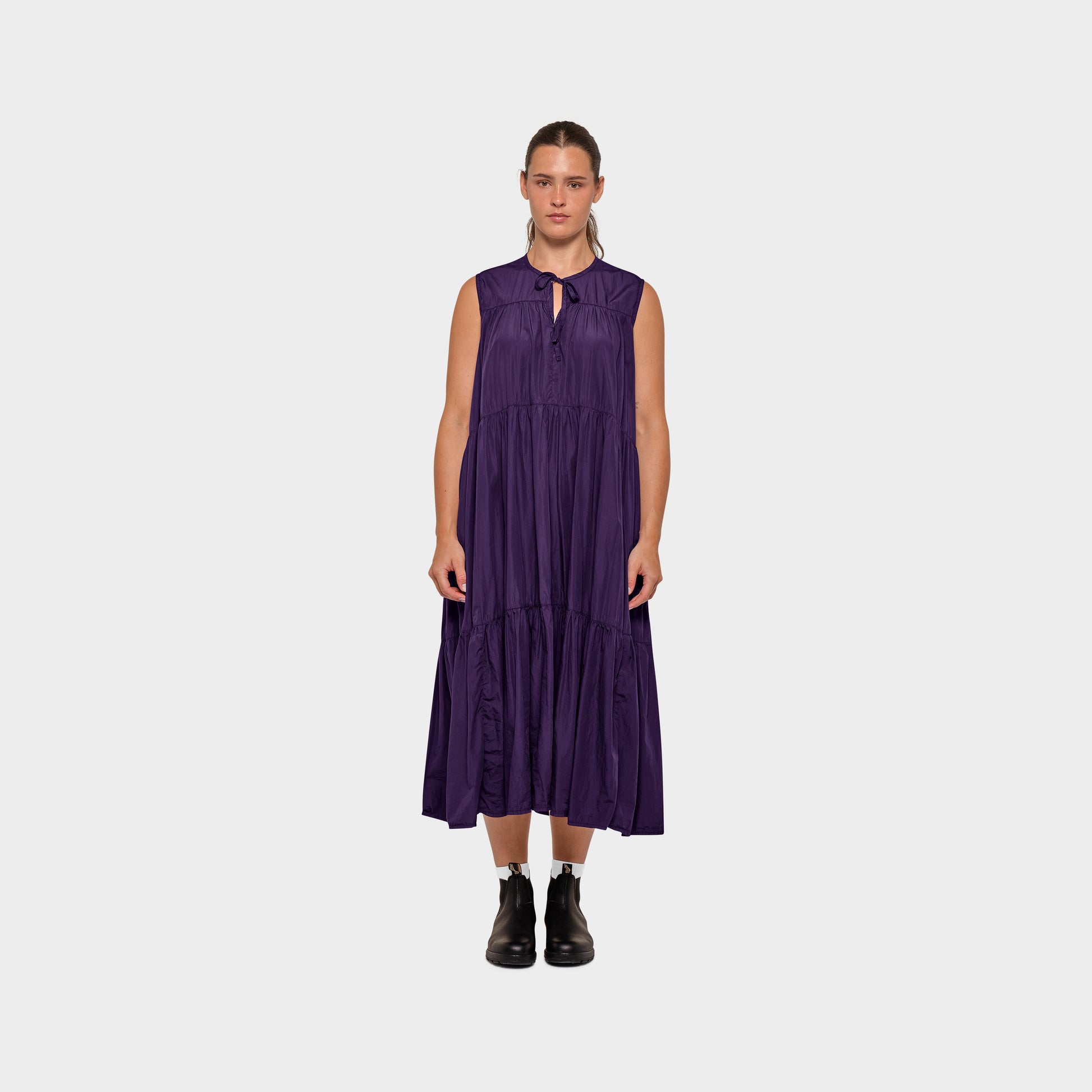 OMEN Kleid Lavendel Super Piu am model