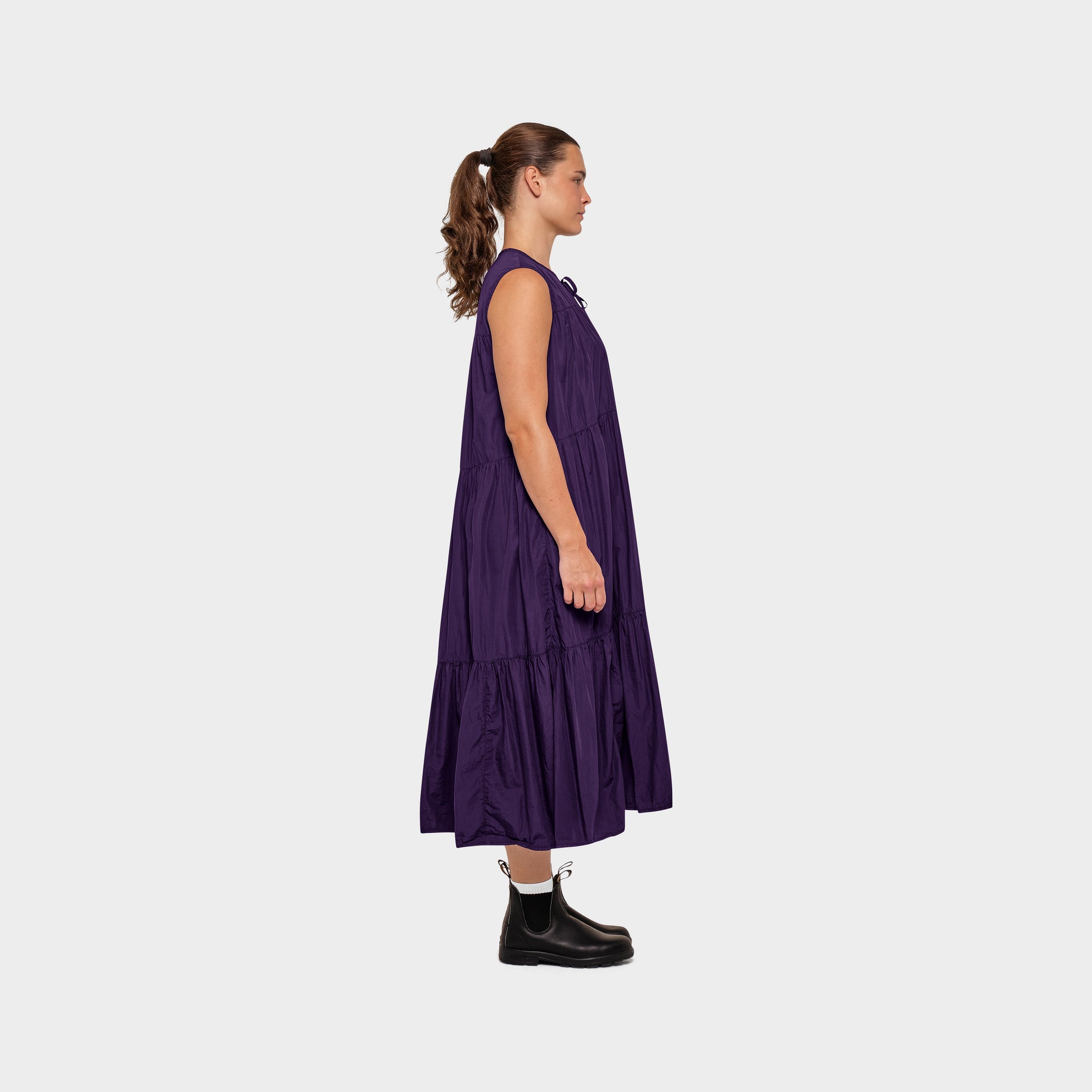 OMEN Kleid Lavendel Super Piu am model