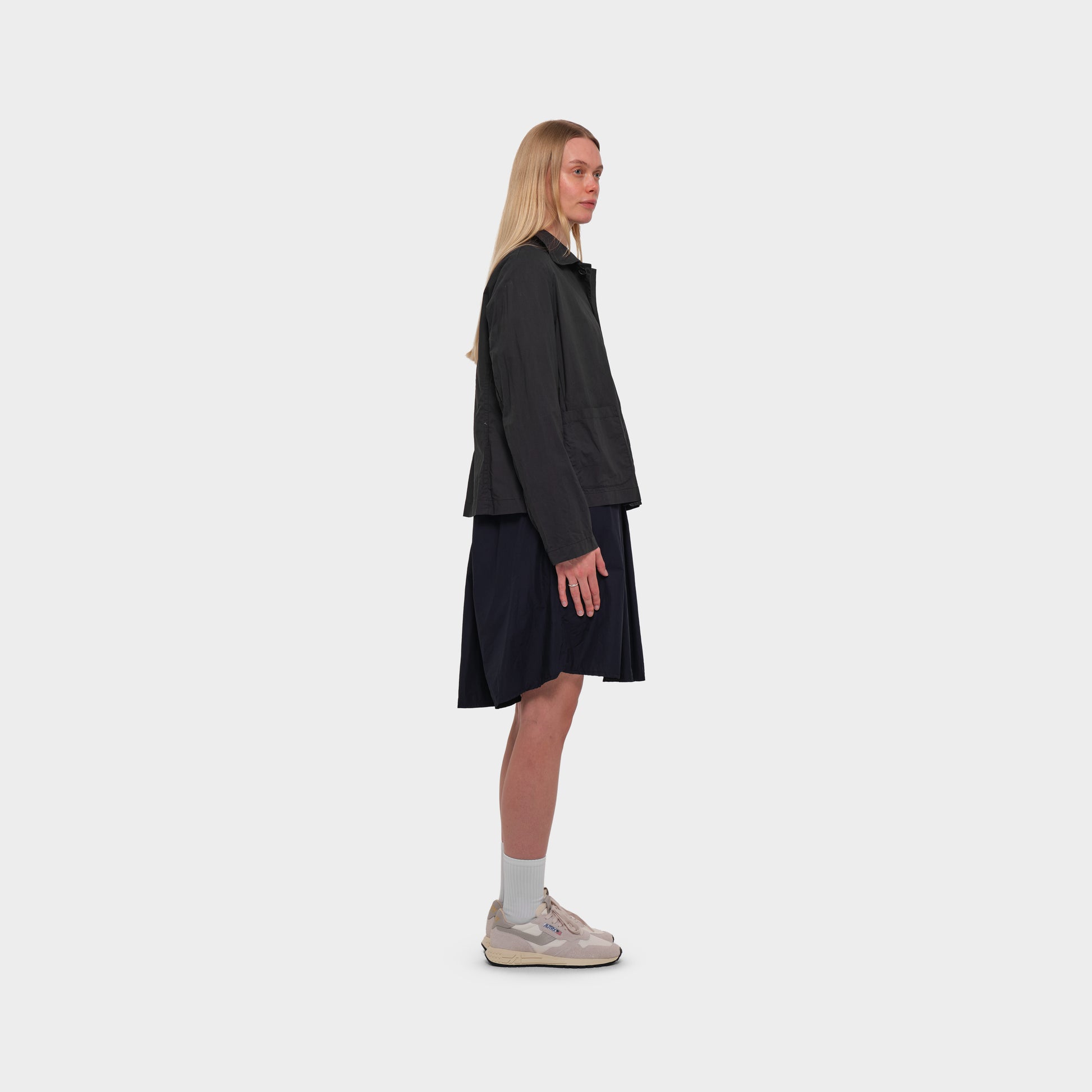 OMEN Sakko Saphir Agnese am model
