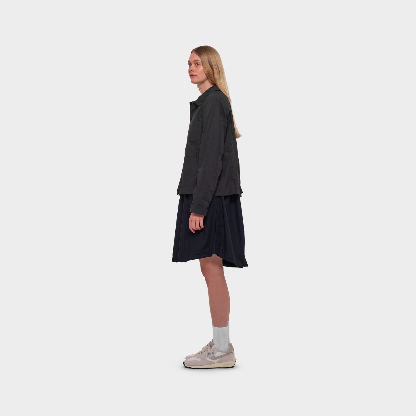 OMEN Sakko Saphir Agnese am model