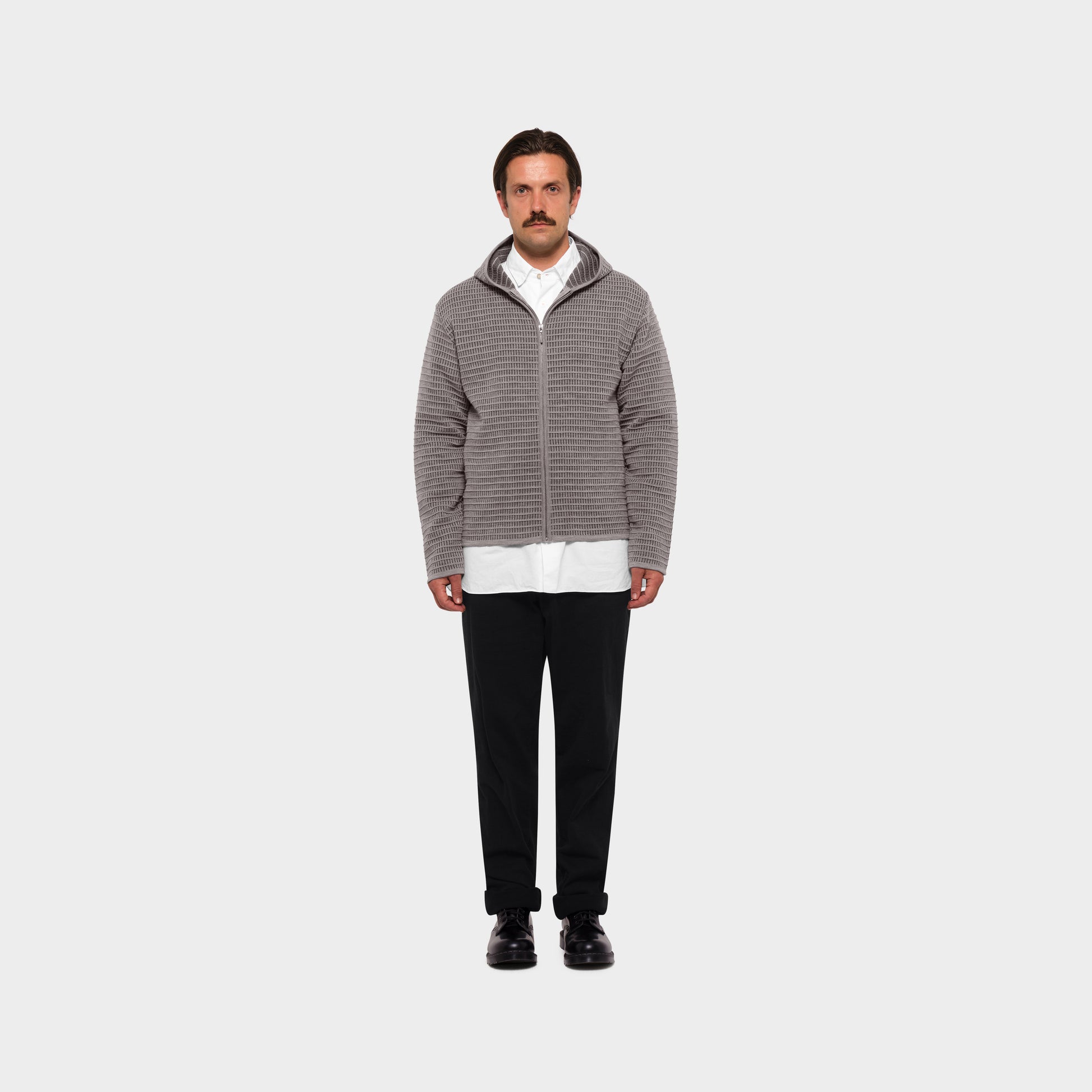 OMEN Strickjacke Philipp Grid am model