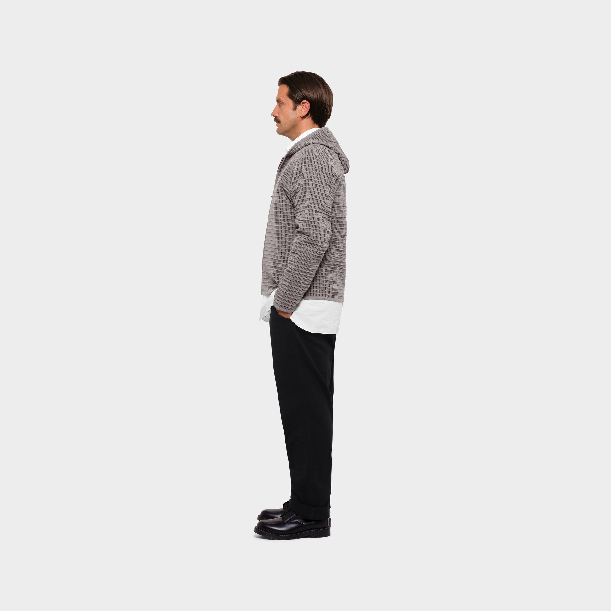 OMEN Strickjacke Philipp Grid am model