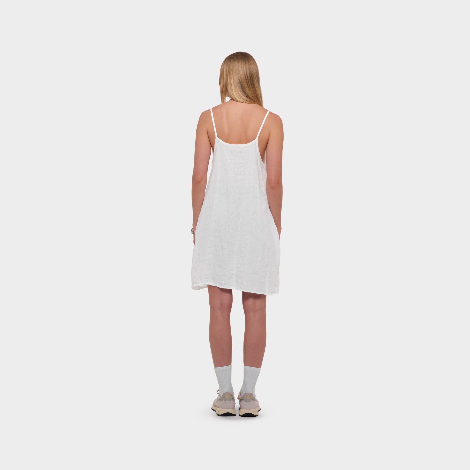 OMEN Kleid Jasmina Tory am model