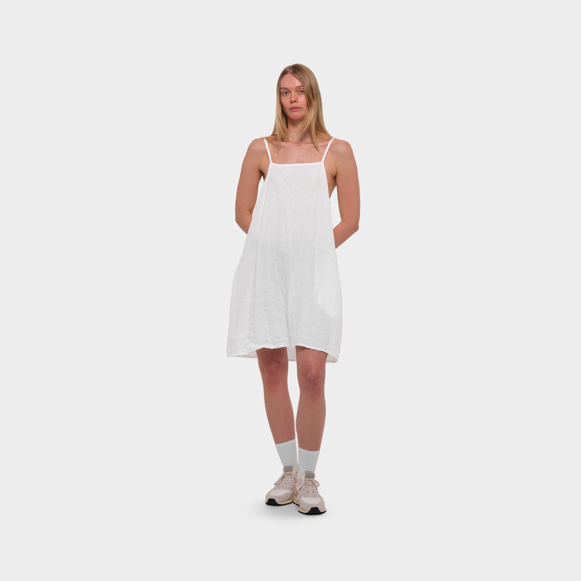 OMEN Kleid Jasmina Tory am model