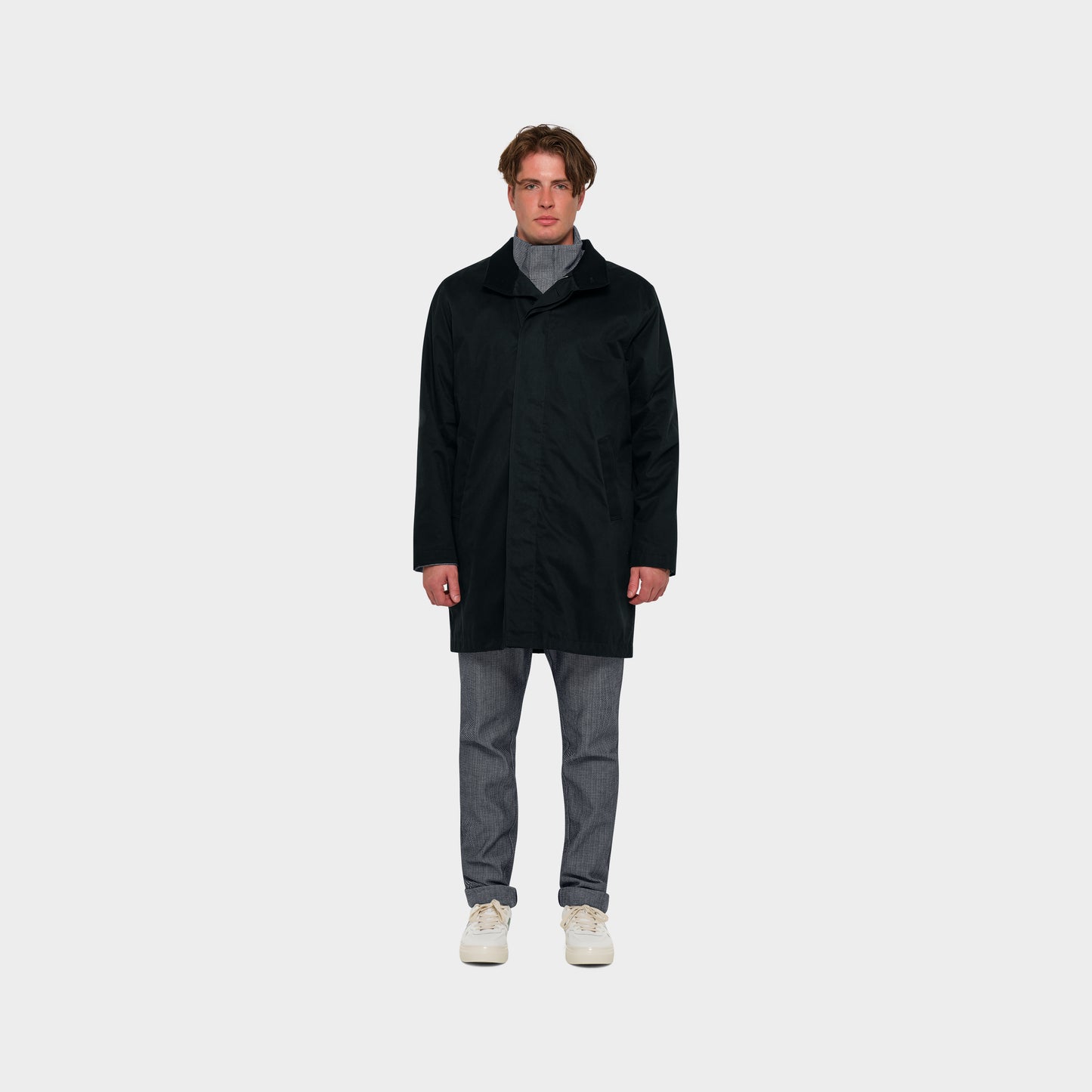 OMEN Mantel Nikita Damon am model