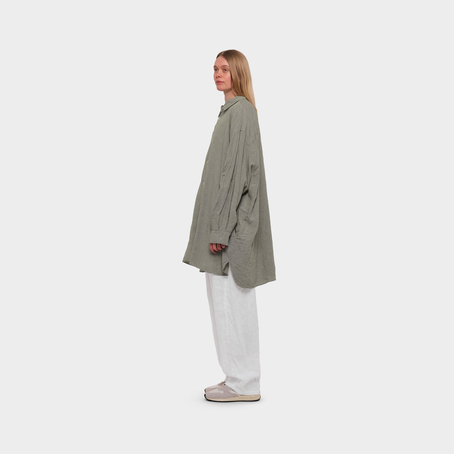 OMEN Oberteil Palma Kurz Everywear am model