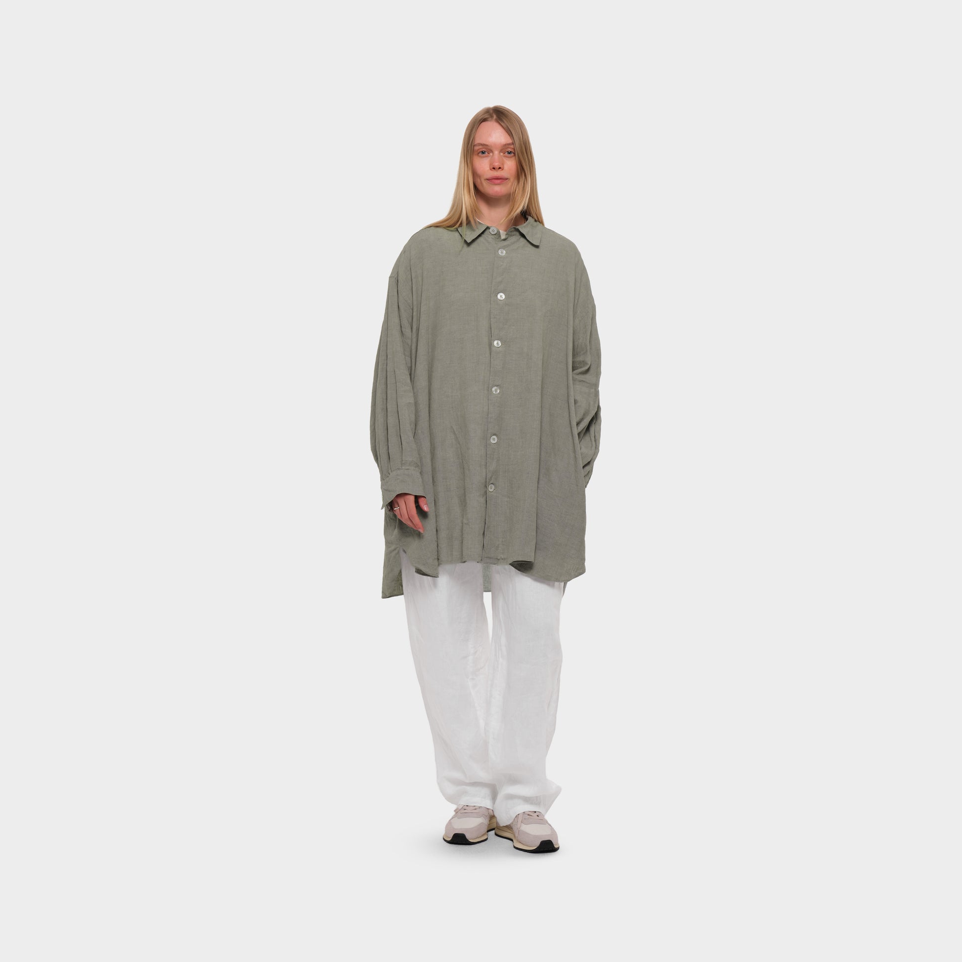 OMEN Oberteil Palma Kurz Everywear am model